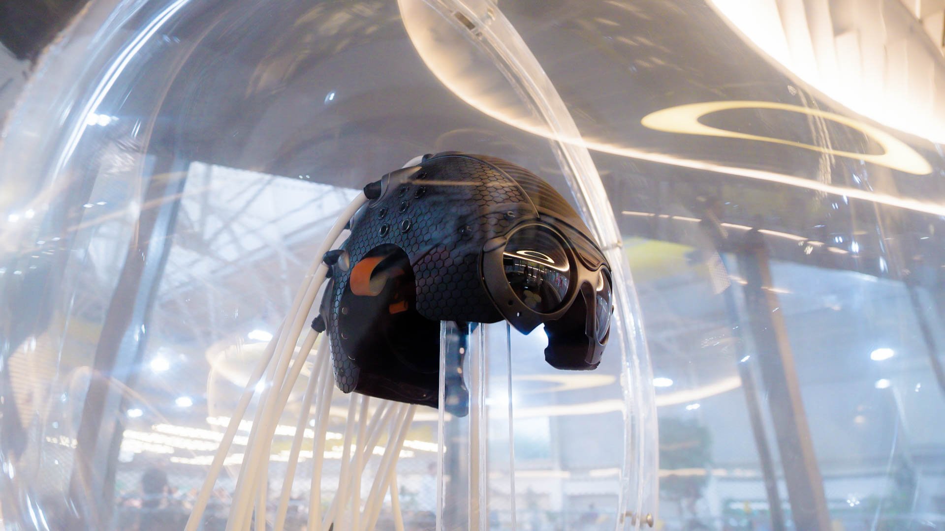 'Medusa' da Oakley podpah, existem duas no mundo, uma no escritório do Podpah e outra no bunker da Oakley na Califórnia.