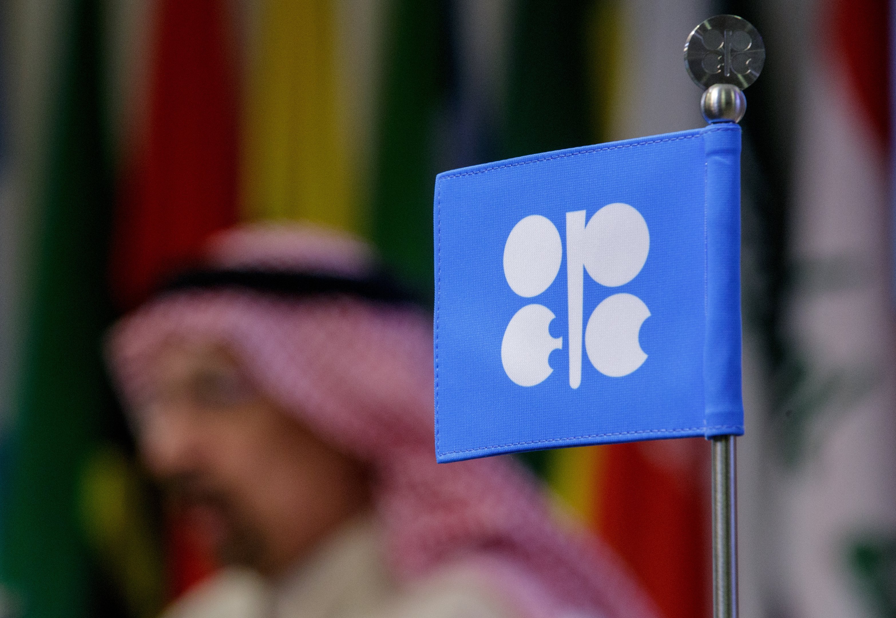 Emirados aumentarão produção de petróleo após deixar Opep, prevê Eurasia