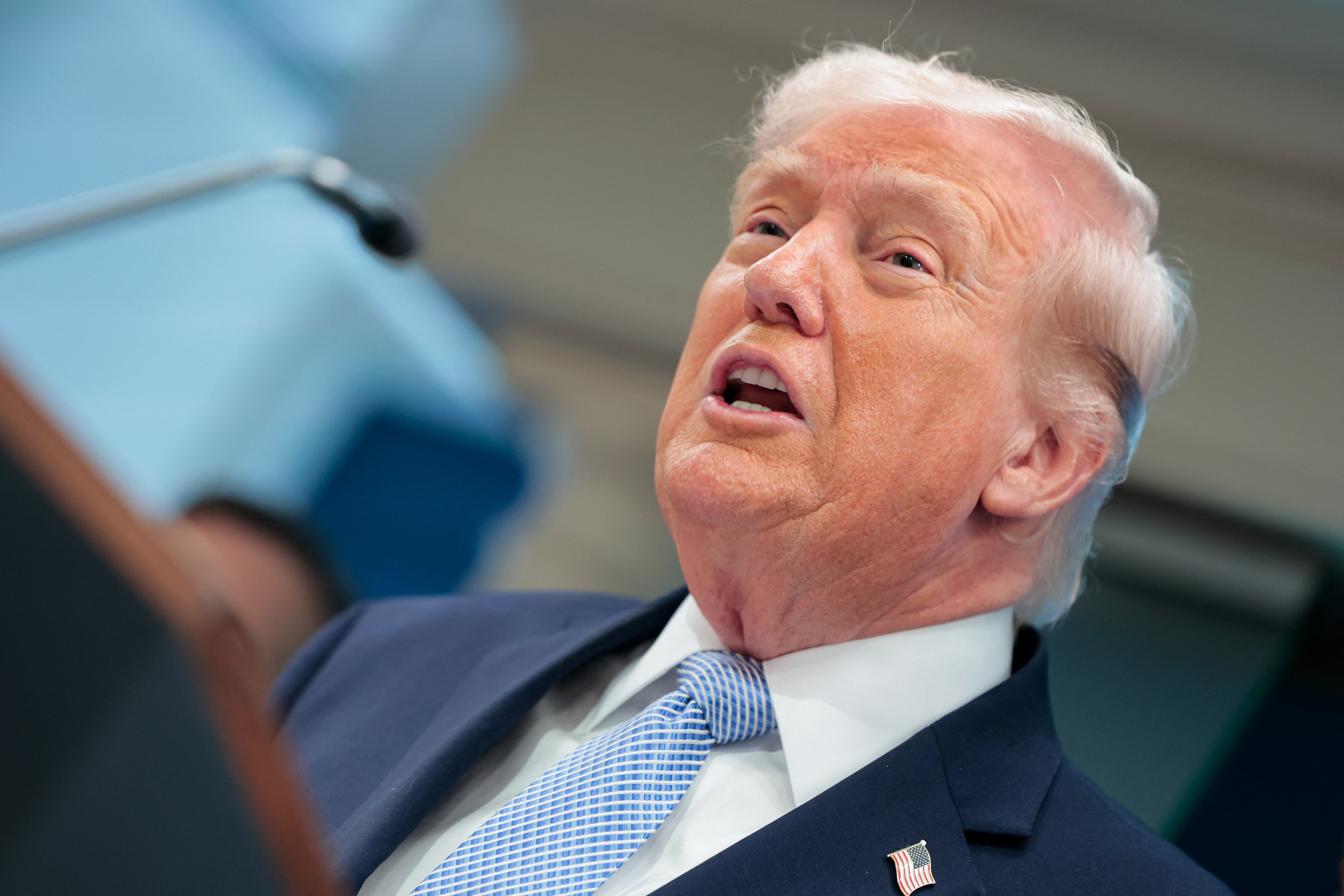 Bitcoin recua para US$ 68 mil enquanto atenção se volta para ultimato de Trump ao Irã