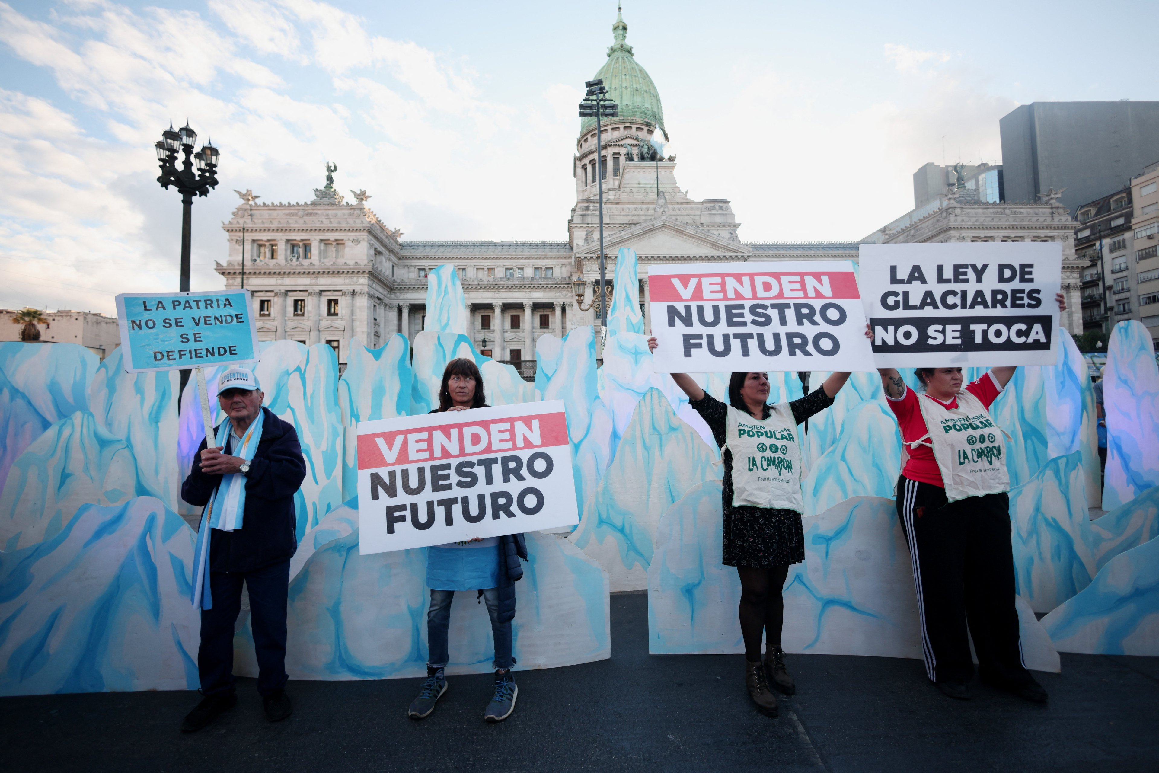 Por que Milei mudou as regras de mineração em geleiras na Argentina