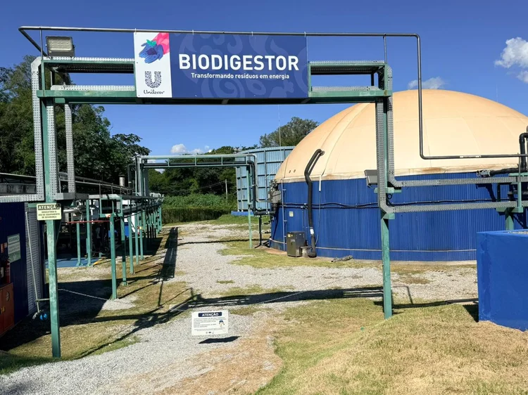 Biodigestor trata resíduos ricos em óleos e graxas e os transforma em biogás, utilizado como fonte de energia na fábrica