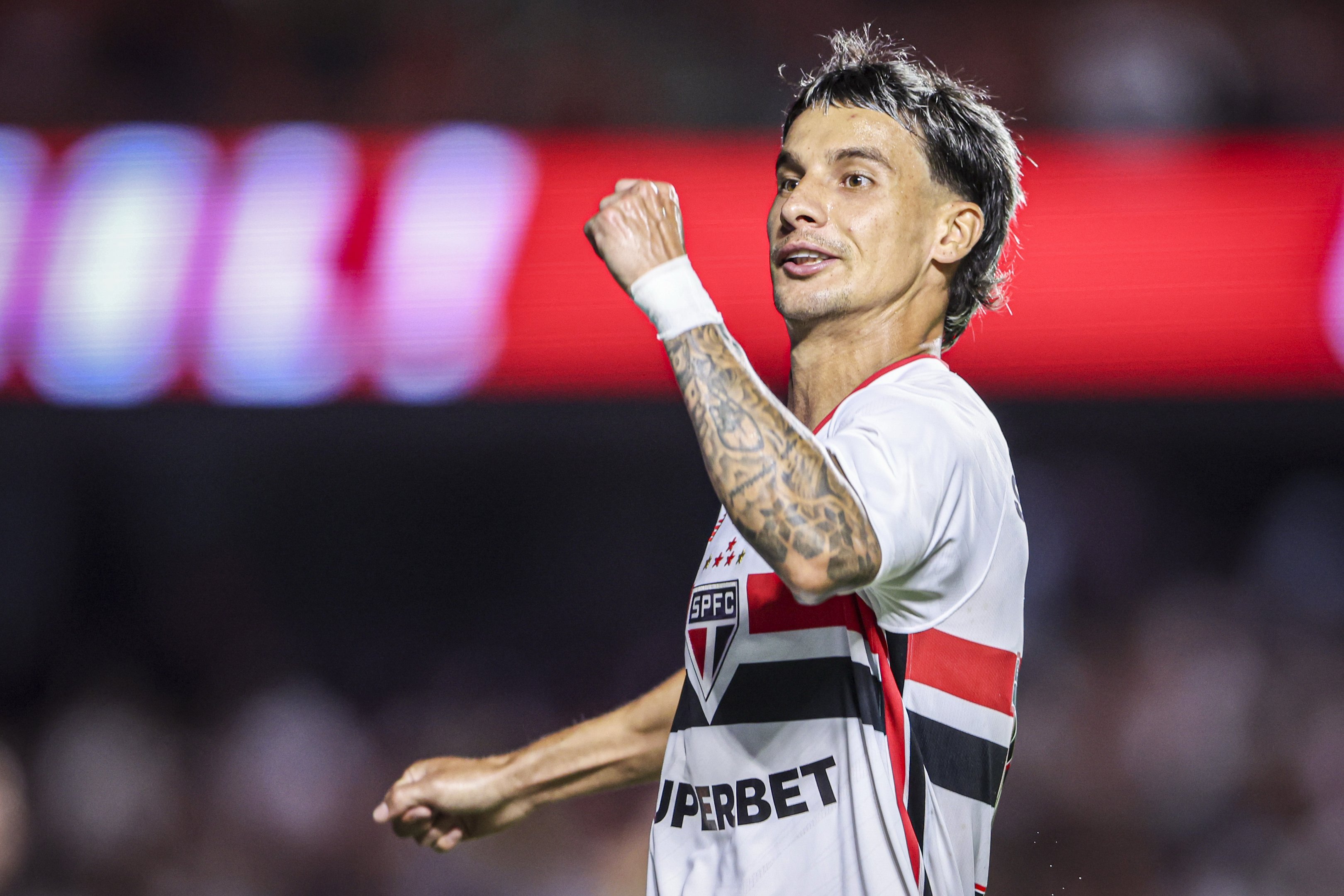 Capa: Vitória vs São Paulo: Lições de Performance e Estratégia
