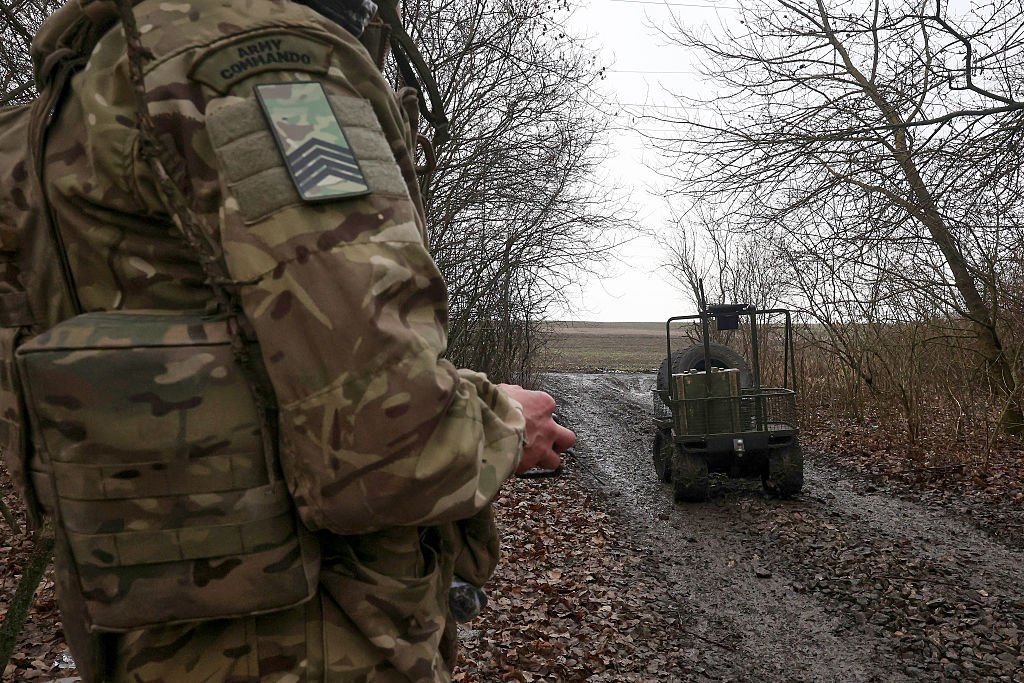 A aposta da Ucrânia na guerra são 'robôs de combate': entenda