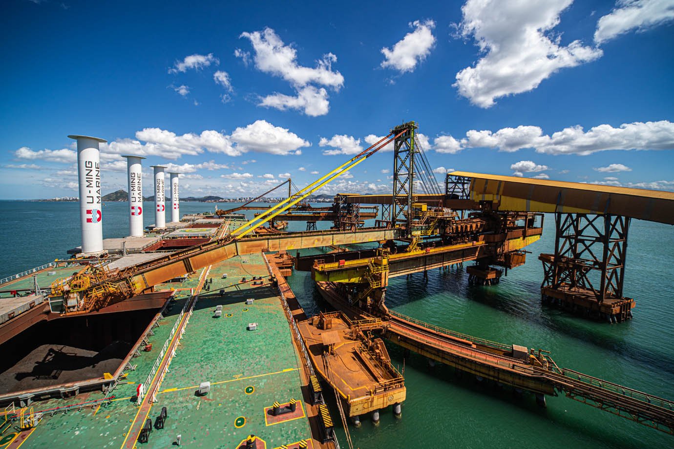 Porto de Tubarão -Terminal graneleiro do Porto de Vitória. - navio cargueiro - minerio - mineradora - vale

Foto: Leandro Fonseca
Data: 28/04/2026