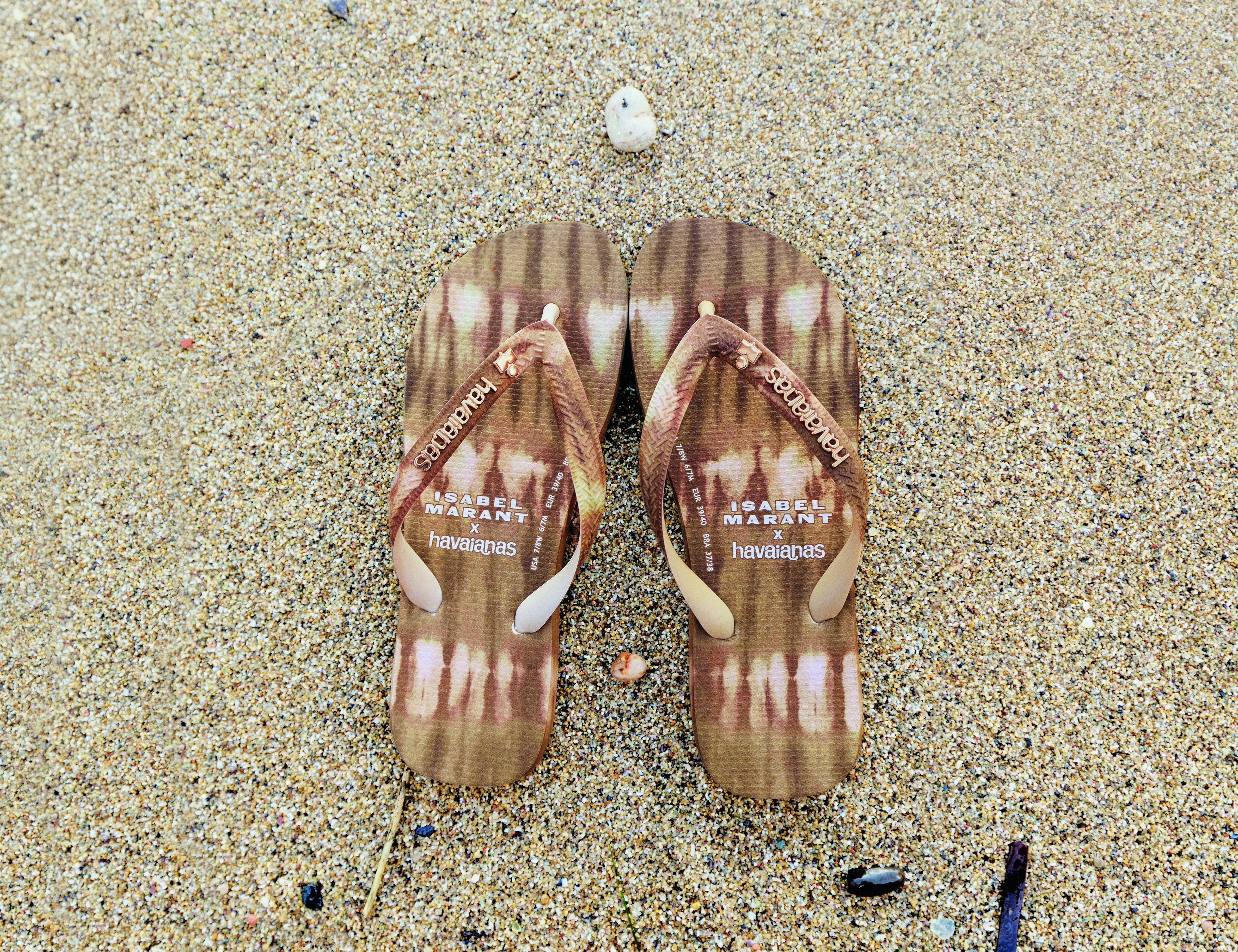 Havaianas caminha ao luxo em collab com Isabel Marant