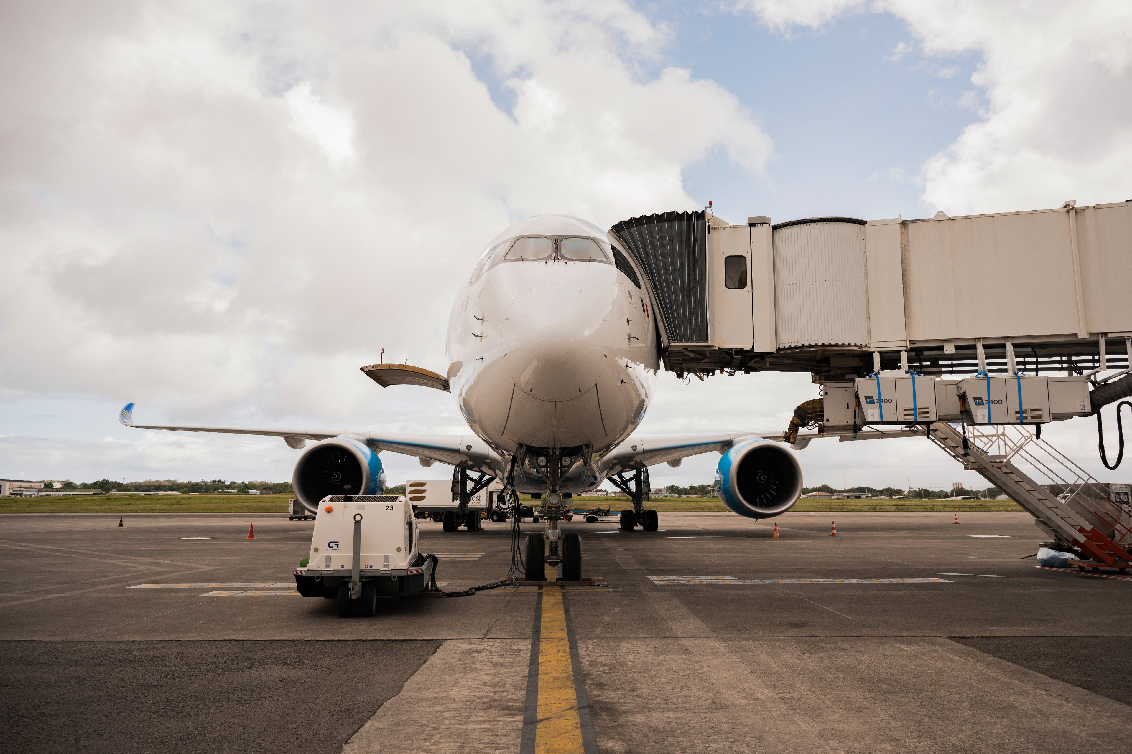 Aéreas vão gastar US$ 100 bi a mais com combustível e lucro cai pela metade, diz Iata