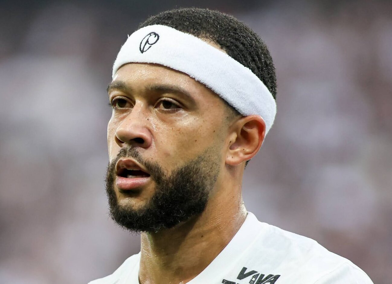 Corinthians encaminha renovação de Memphis Depay por mais duas temporadas