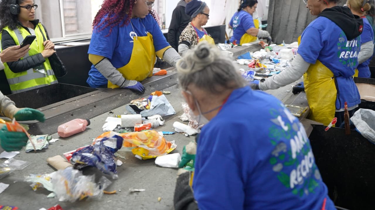 PepsiCo lança programa para alfabetizar e profissionalizar catadores em São Paulo