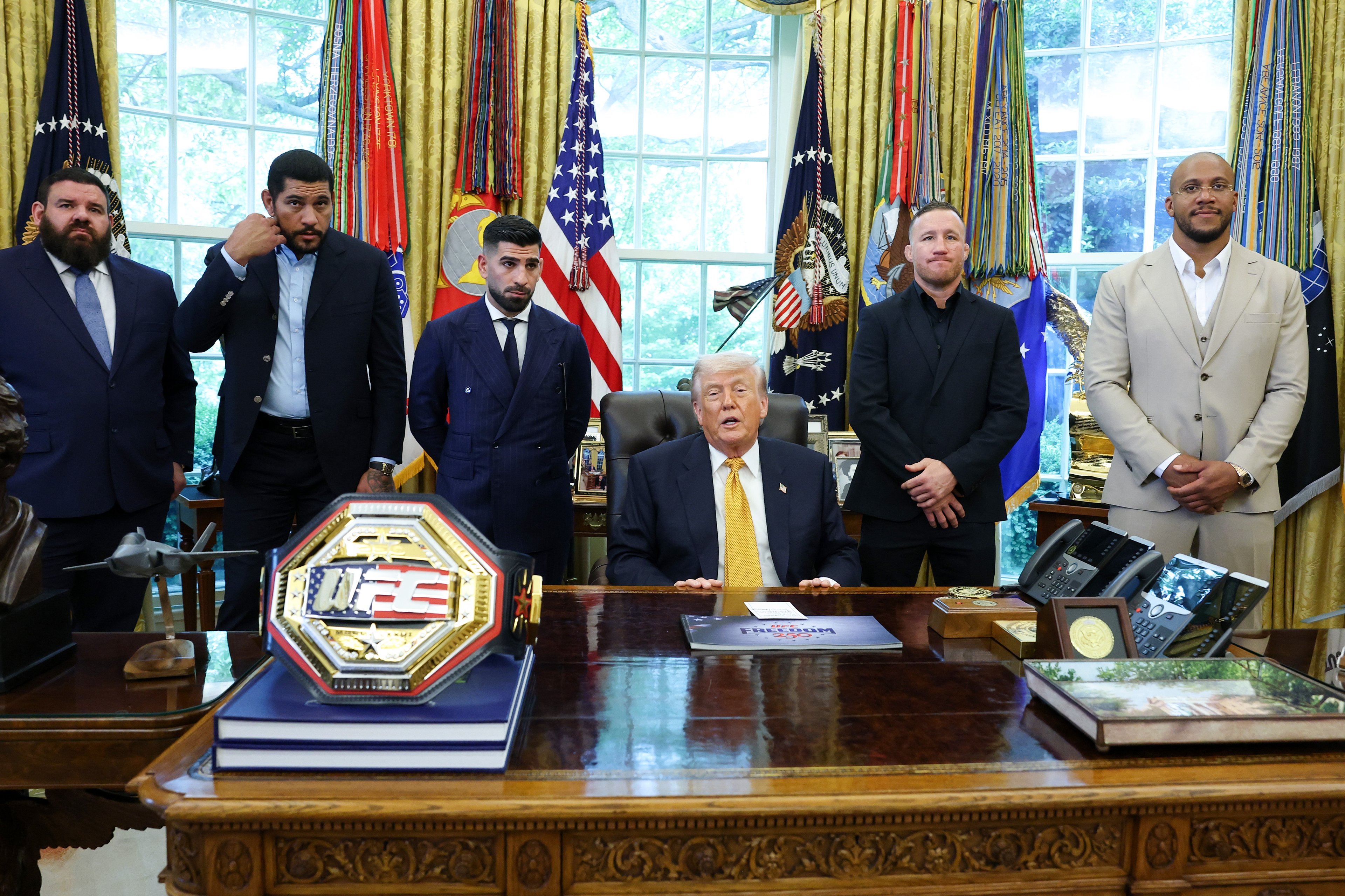 Trump confirma luta de UFC na Casa Branca ao lado de lutador brasileiro: 'Ele tem uma mão poderosa'