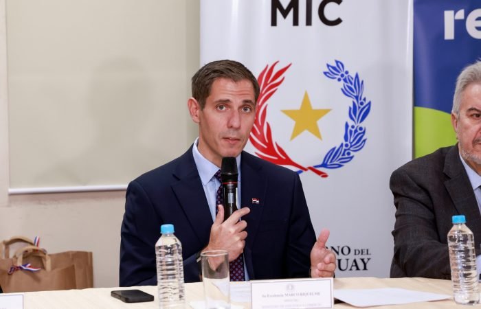 'Paraguai é tão estável que mantém mesmo câmbio há 25 anos', diz ministro