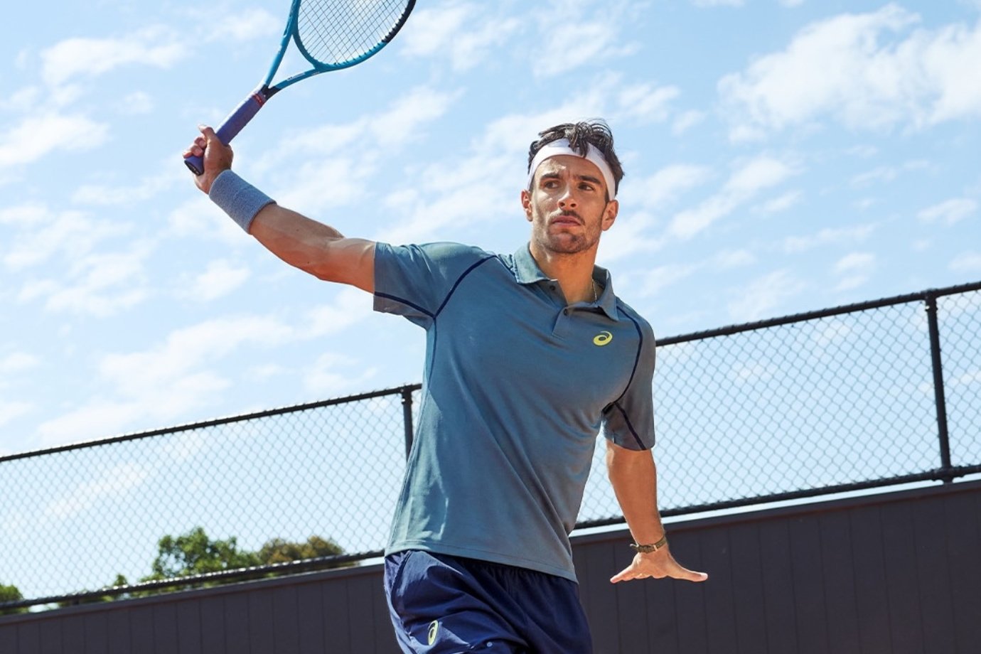 Asics se inspira na temporada de saibro para nova coleção