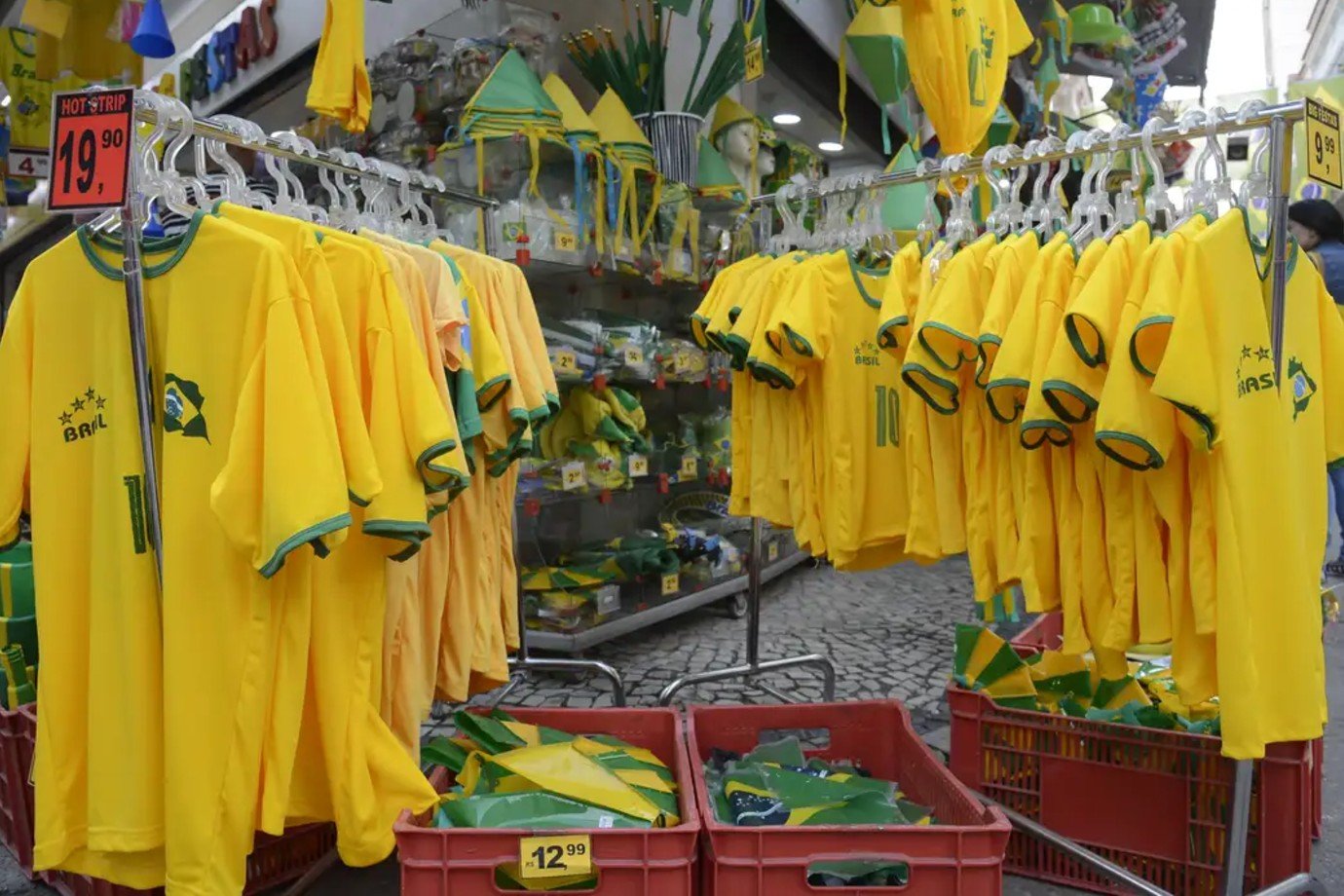 Capa: Por que empresas apostam alto na Copa mesmo com baixo entusiasmo