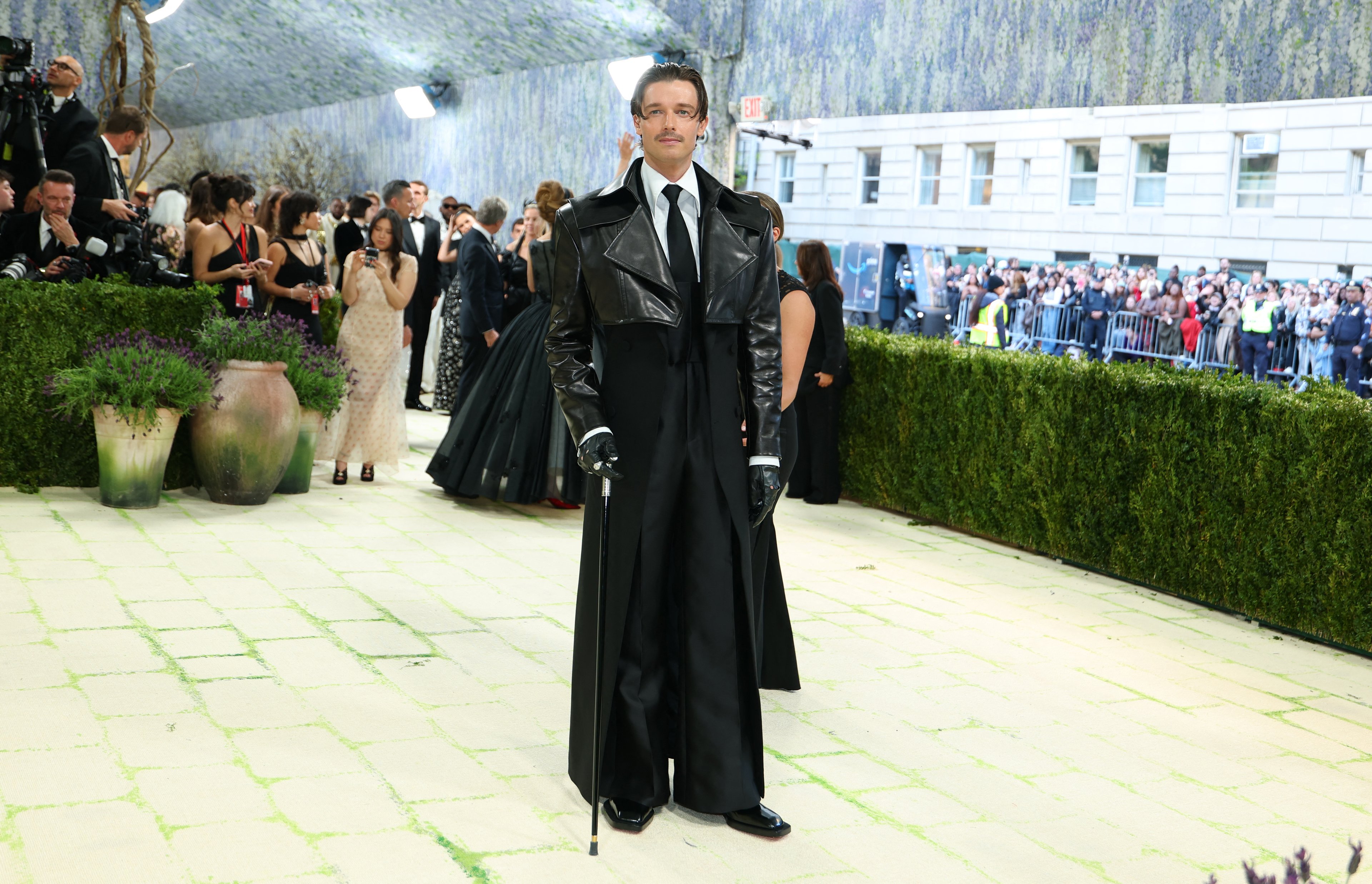 Patrick Schwarzenegger: ator americano no tapete do Met Gala 2026