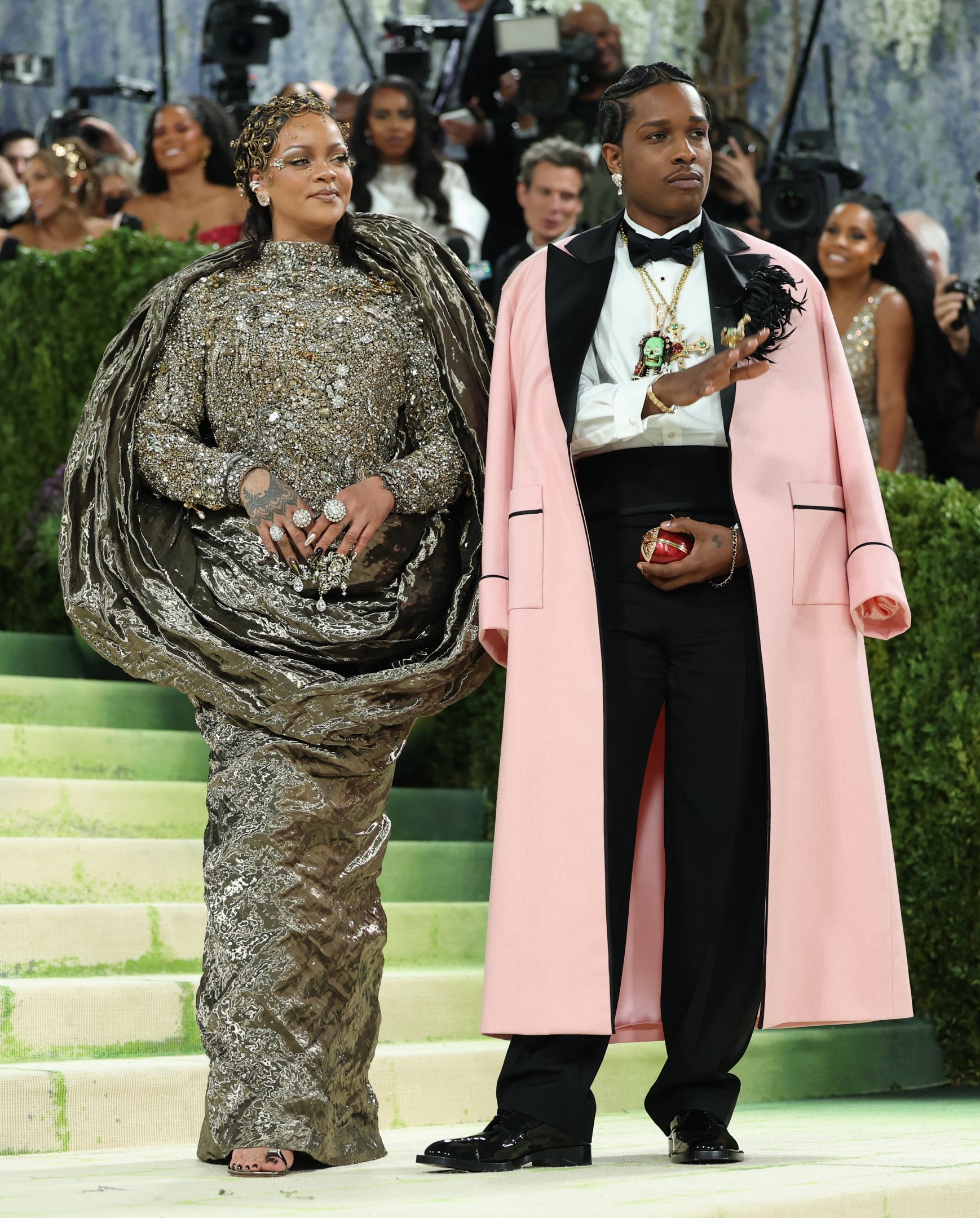 Rihanna e A$AP Rocky: cantora e rapper americano no tapete do Met Gala 2026