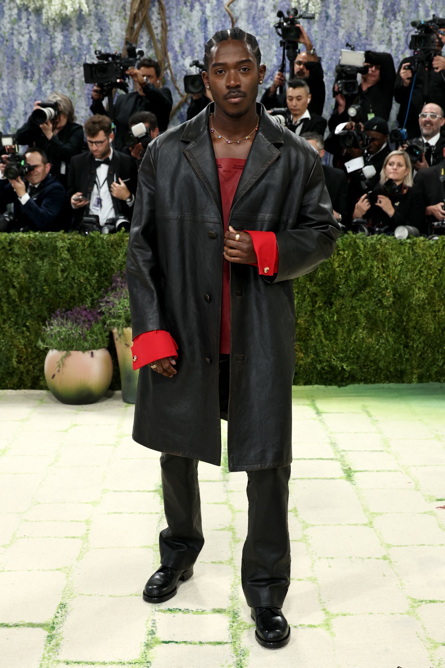 Damson Idris: ator britânico no tapete do Met Gala 2026