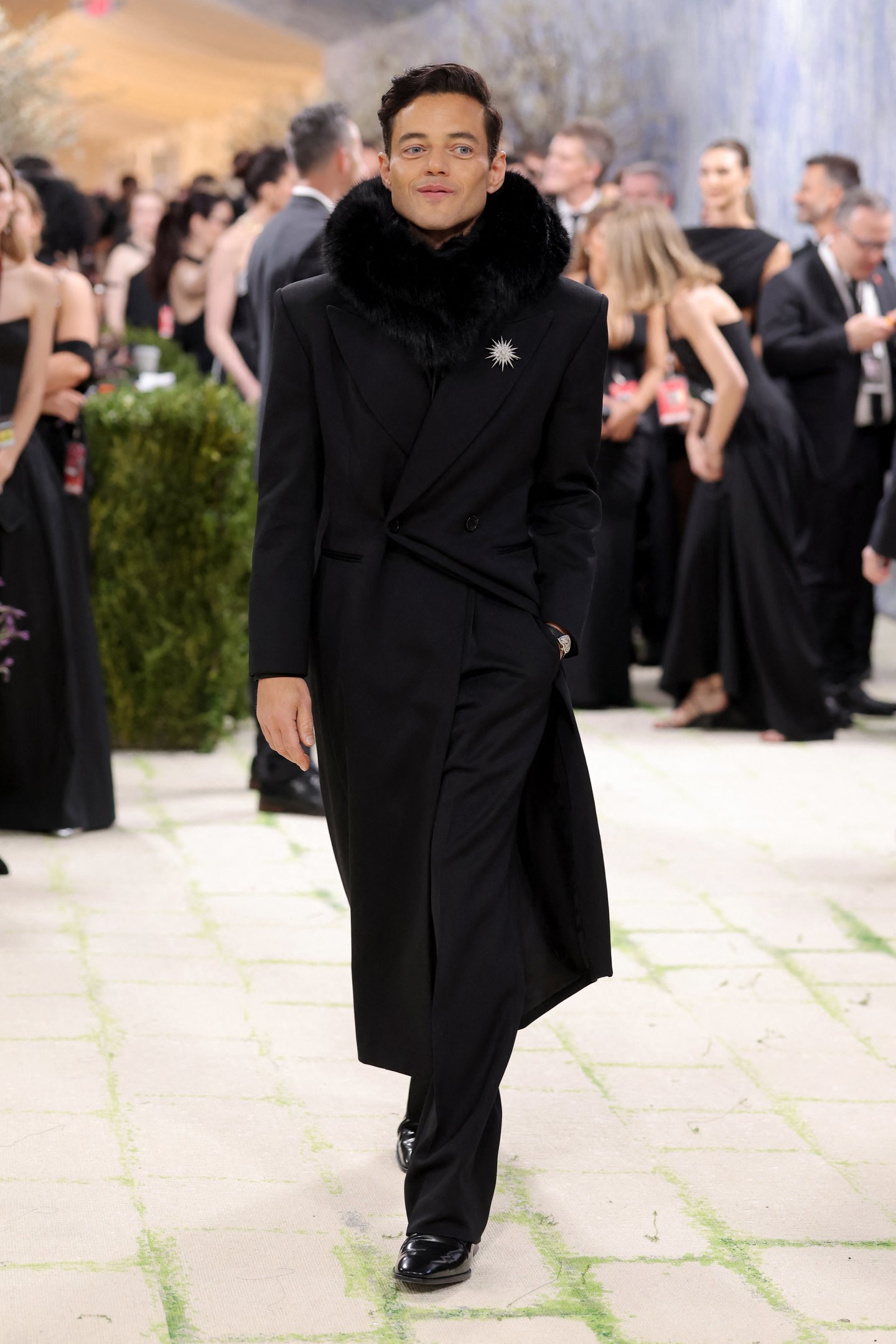 Rami Malek: ator americano no tapete do Met Gala 2026