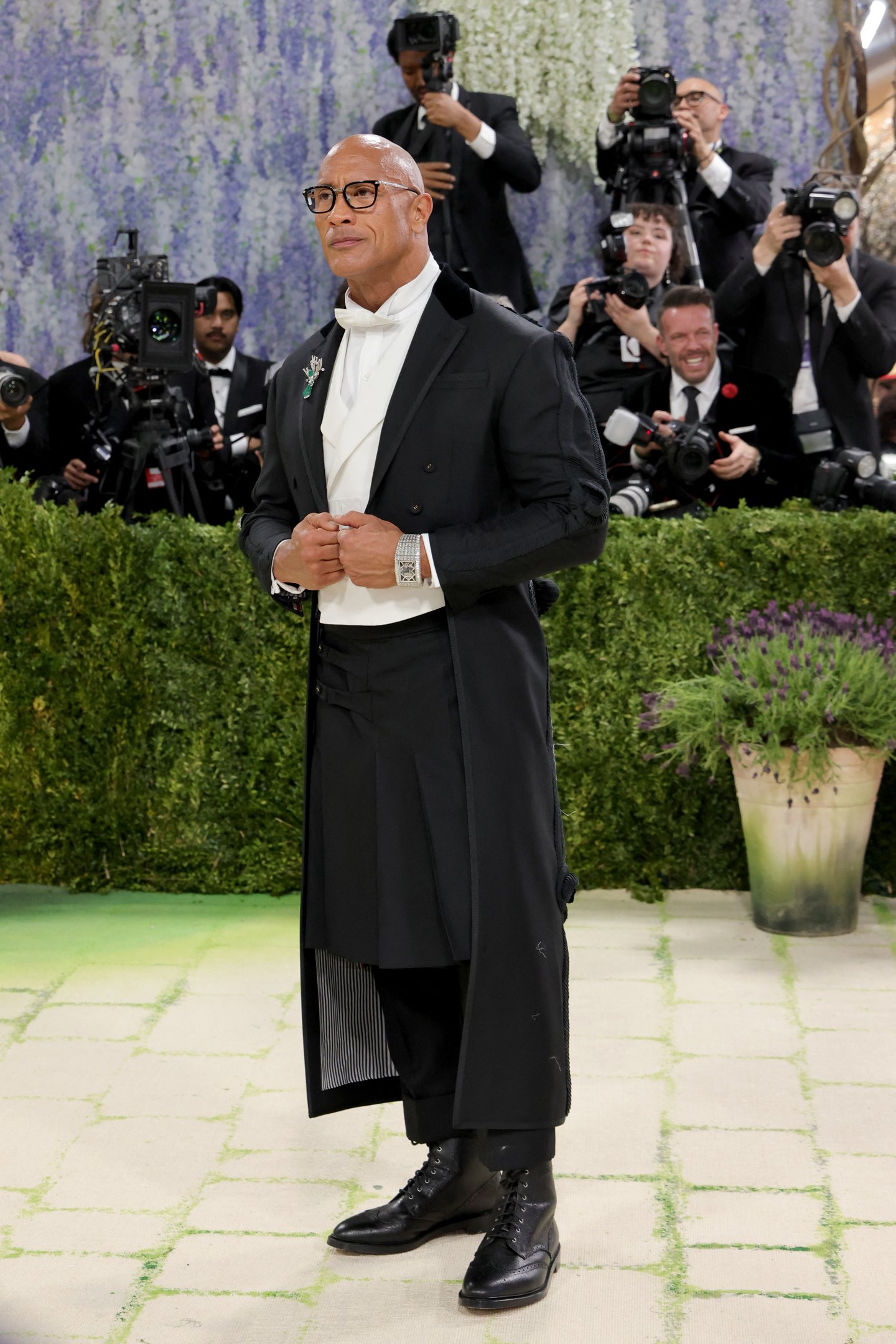 Dwayne Johnson: ator americano no tapete do Met Gala 2026