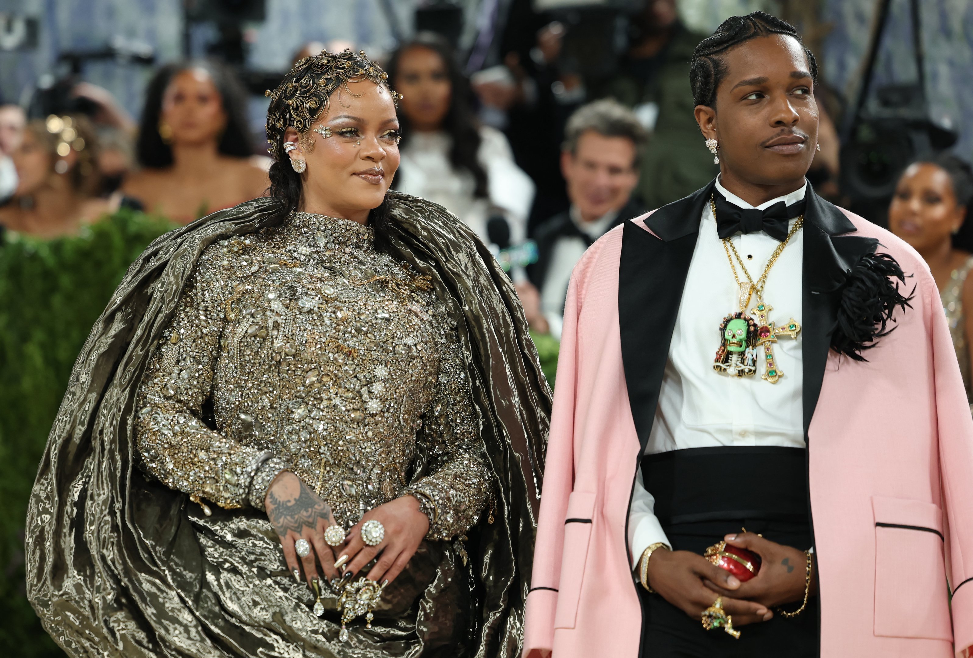Rihanna e A$AP Rocky: cantora e atriz barbadiana e rapper americano no tapete do Met Gala 2026