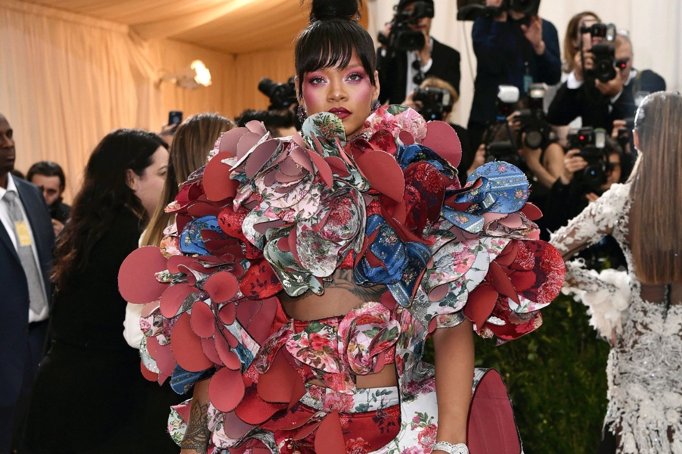 Há dez anos sem lançar álbum, Rihanna se apresenta em show de Jay Z