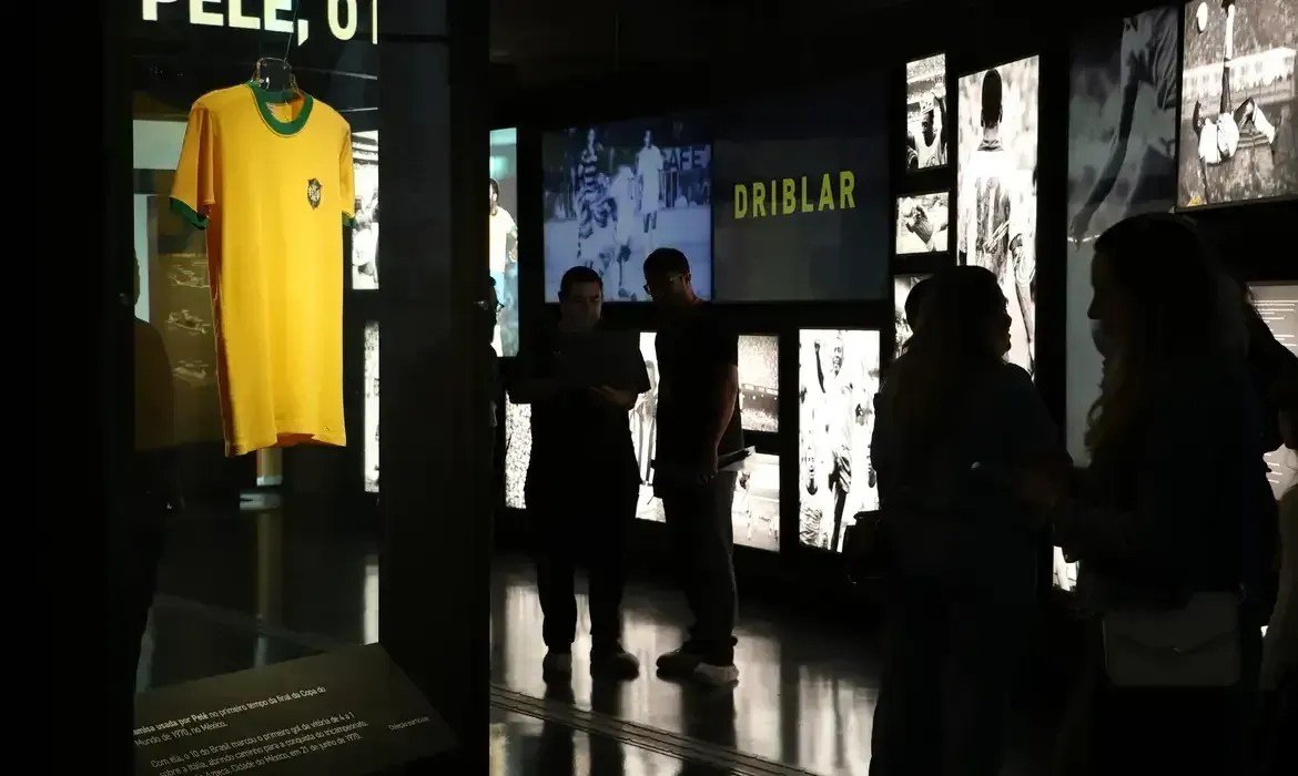Camisas histórias da Seleção em Copas ganham exposição no Museu do Futebol