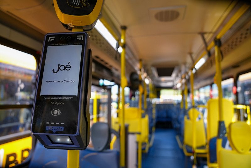 Como pagar a passagem nos ônibus do Rio após fim do uso de dinheiro?