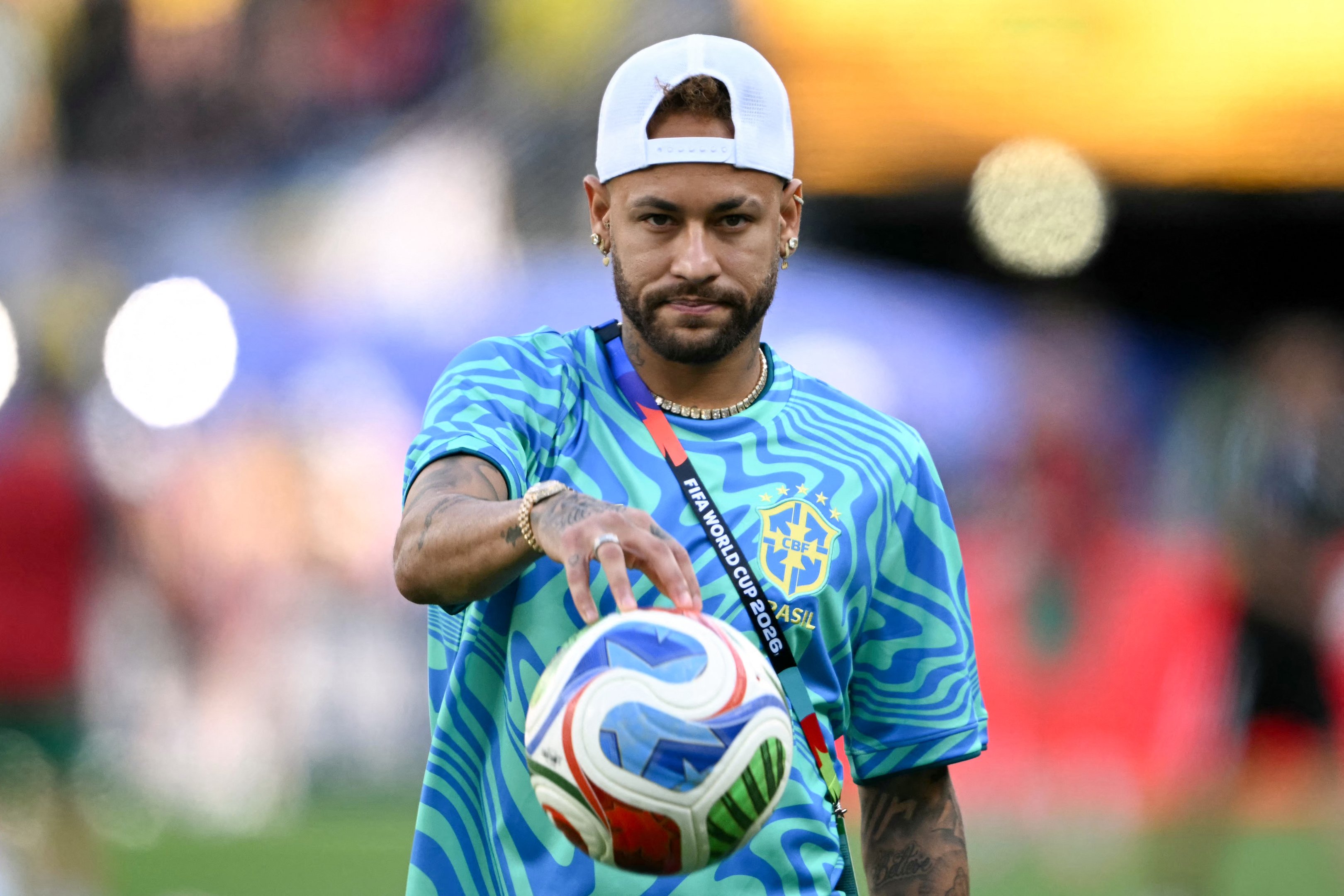 Neymar completa um mês lesionado e vai a campo pela primeira vez nos EUA