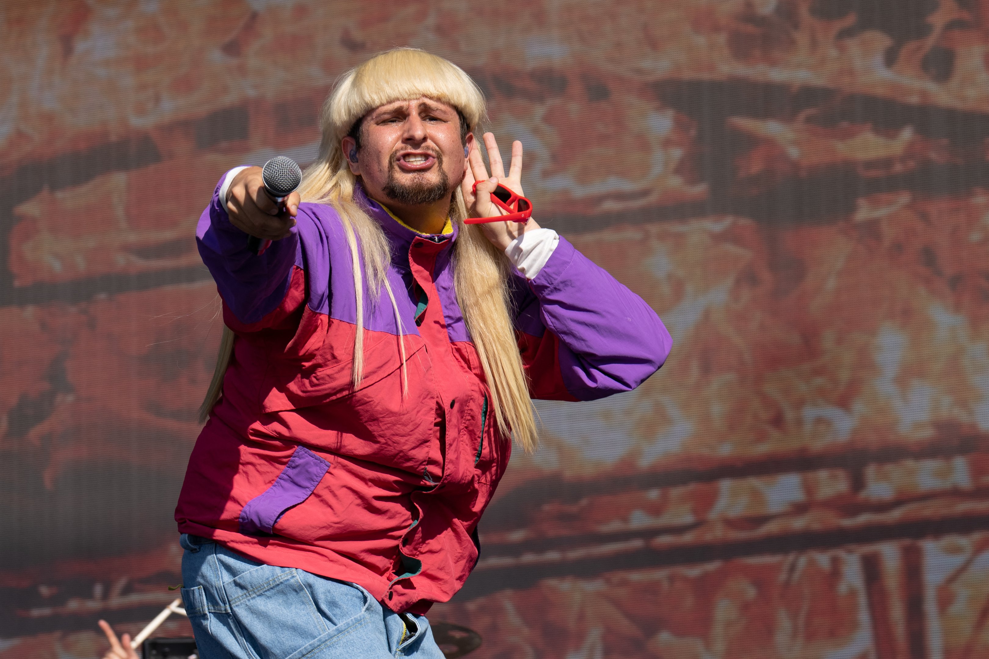 Clipe de Oliver Tree, lançado neste ano, traz letra sobre morte e cena com dois