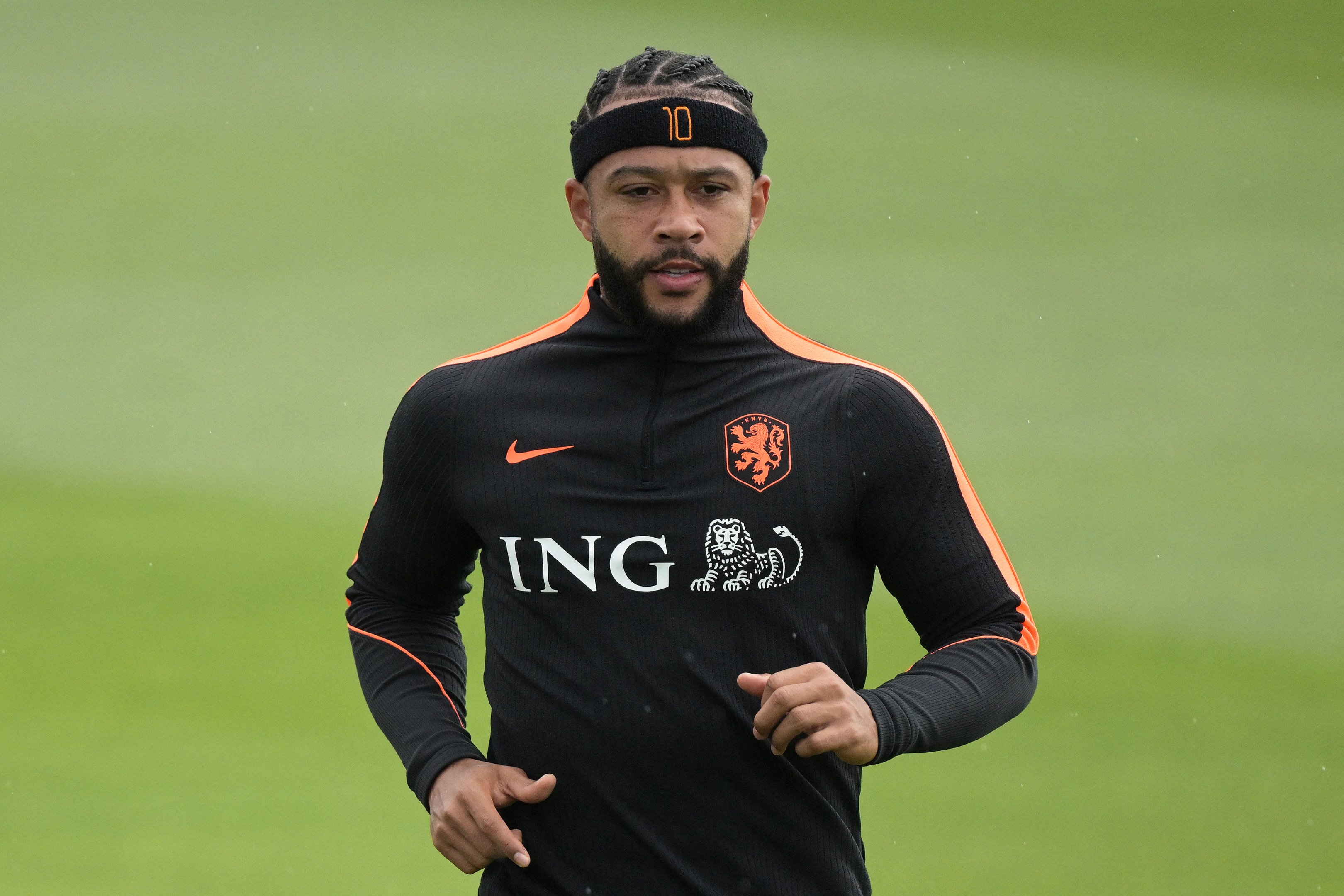 Corinthians anuncia saída de Memphis Depay