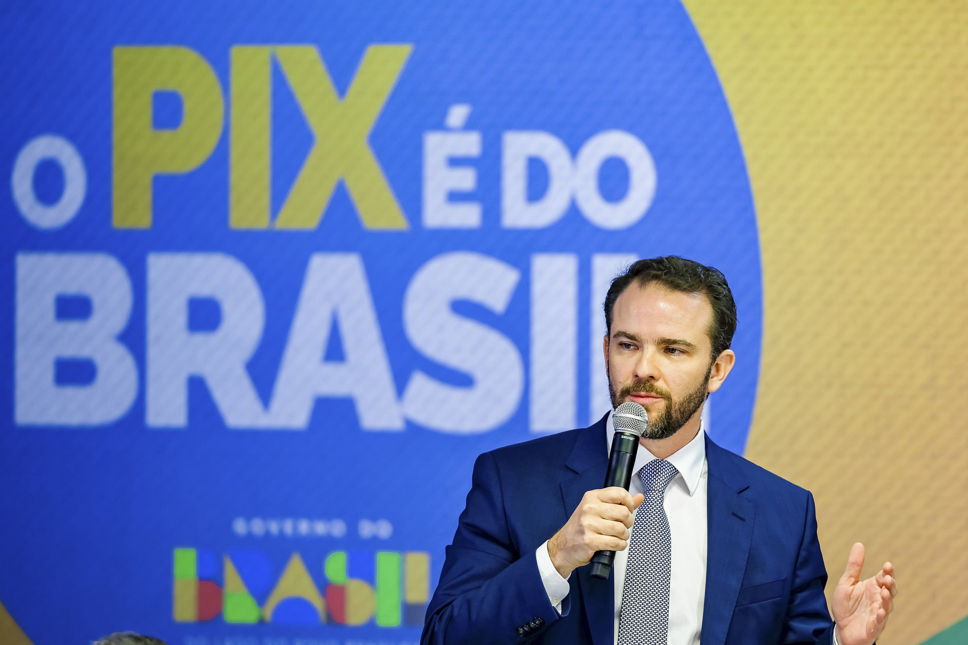 Governo fará 'força-tarefa' e vai divulgar todos os documentos de autorização das bets, diz Durigan