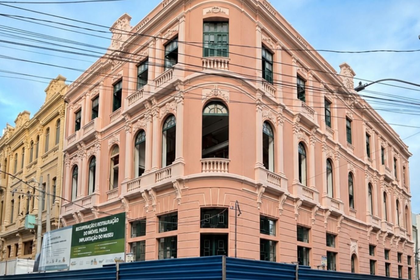 Após uma década abandonado, casarão histórico no Recife vira polo de startups com R$ 18 milhões