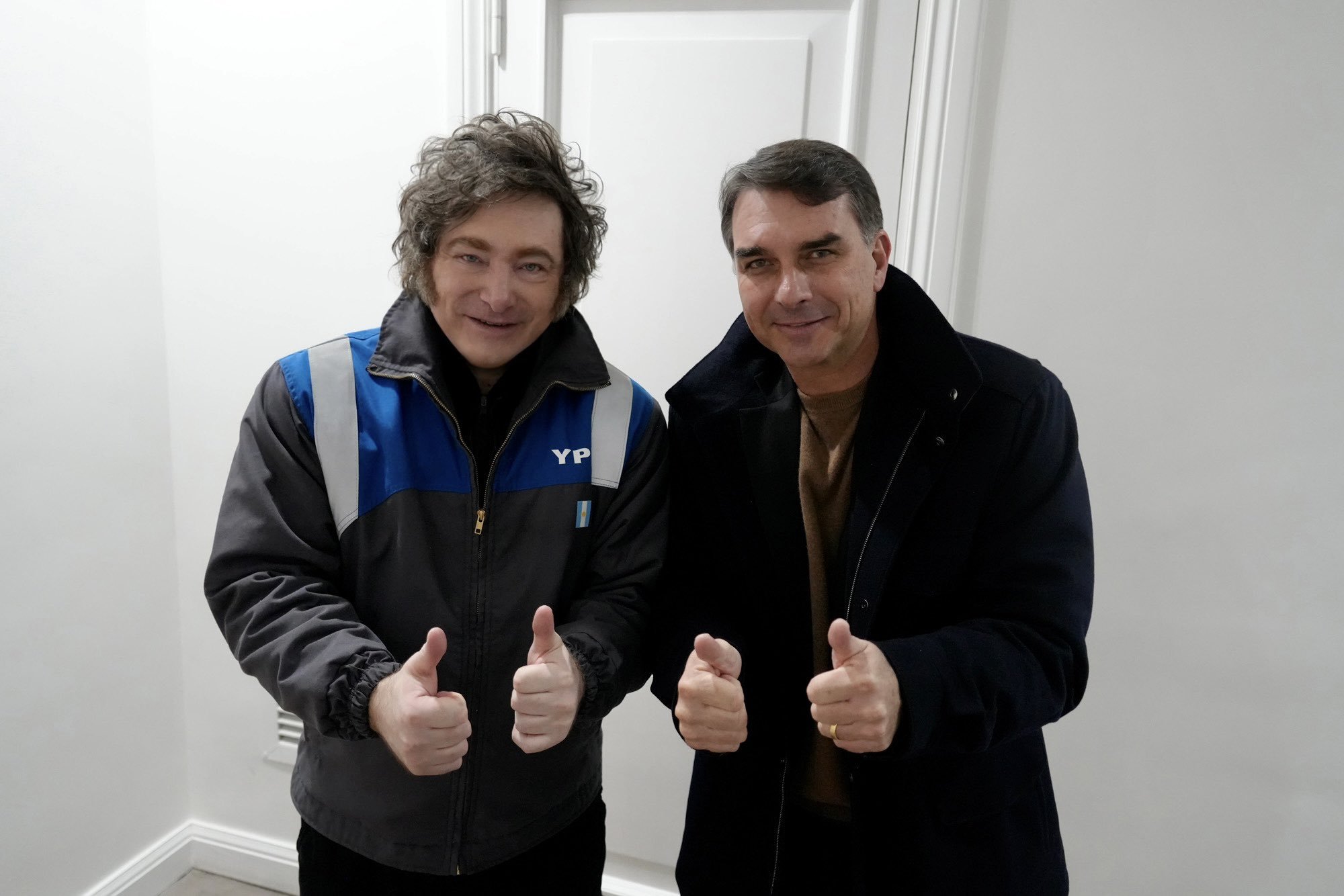 Flávio Bolsonaro se encontra com Milei na Argentina