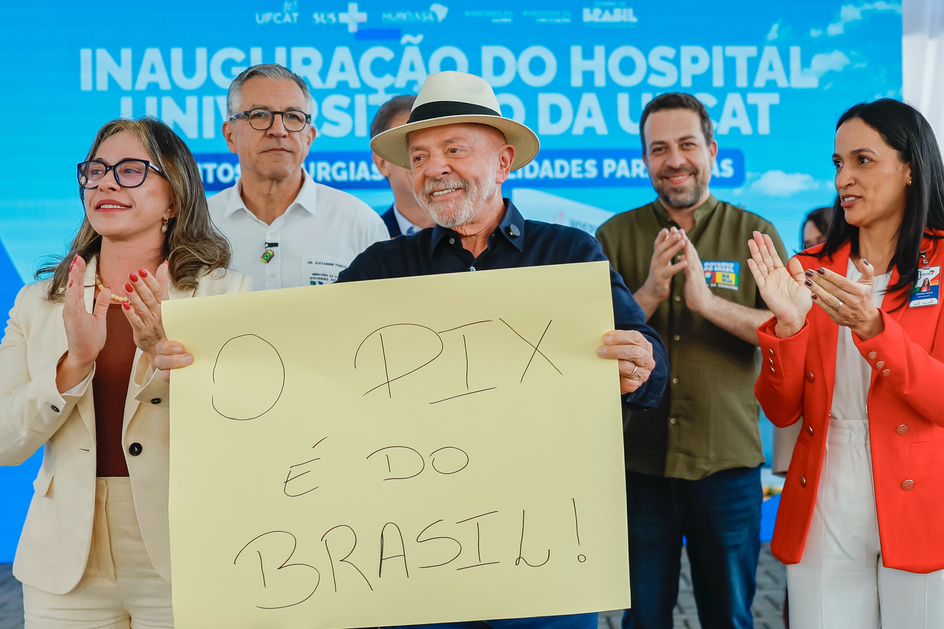 'Não vamos deixar o Trump intervir no Pix', diz Lula após os EUA proporem tarifa ao Brasil