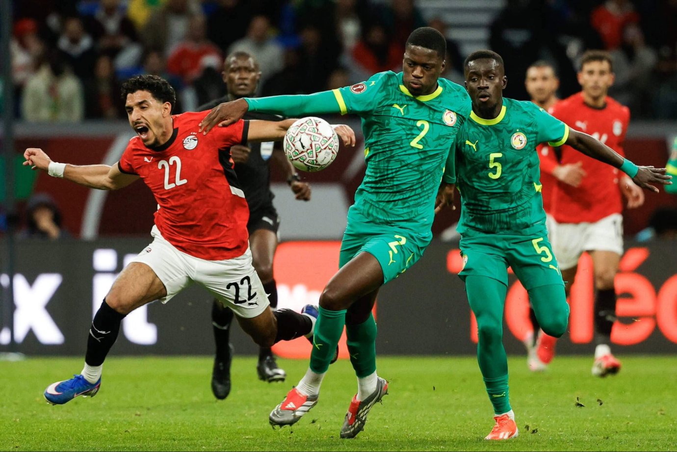 Filho de herói de 2002, Mamadou Sarr tenta repetir façanha de Senegal contra a França
