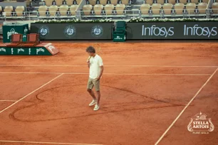 Imagem referente à matéria: Imagem icônica: coração de Guga volta a pulsar em Roland Garros