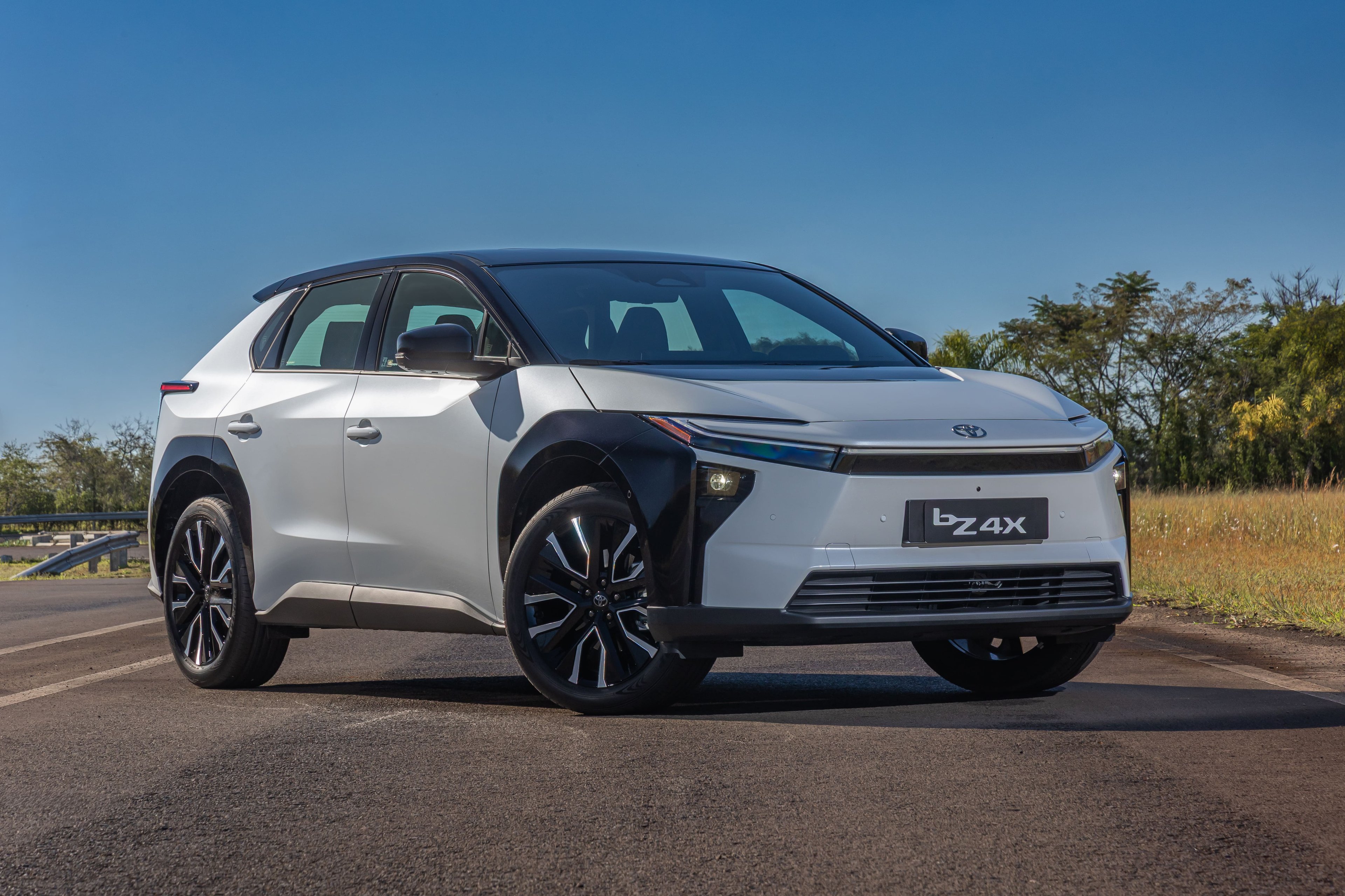 Toyota lança primeiro carro 100% elétrico no mercado brasileiro