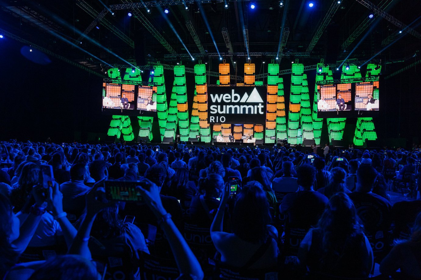 Quem explica o futuro? A disputa de narrativa atravessa o Web Summit Rio