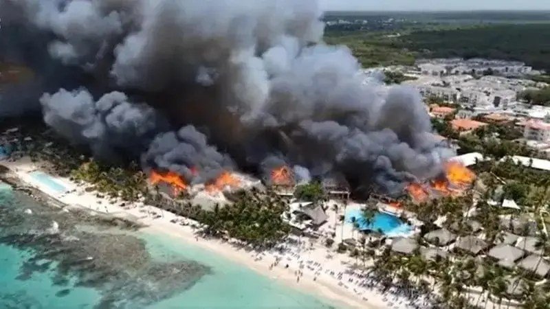 Incêndio destrói resort no Caribe e mata turista; 1.700 pessoas foram retiradas