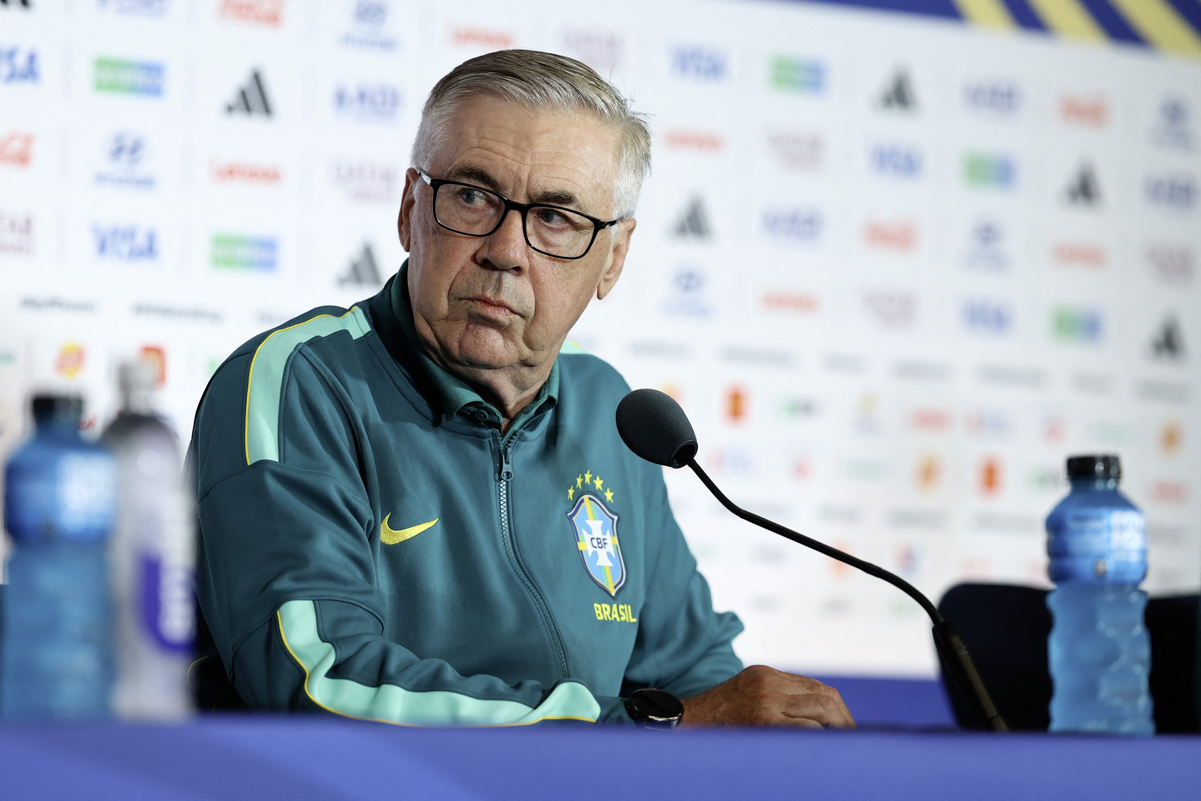 Capa: Estratégia corporativa dentro e fora do campo