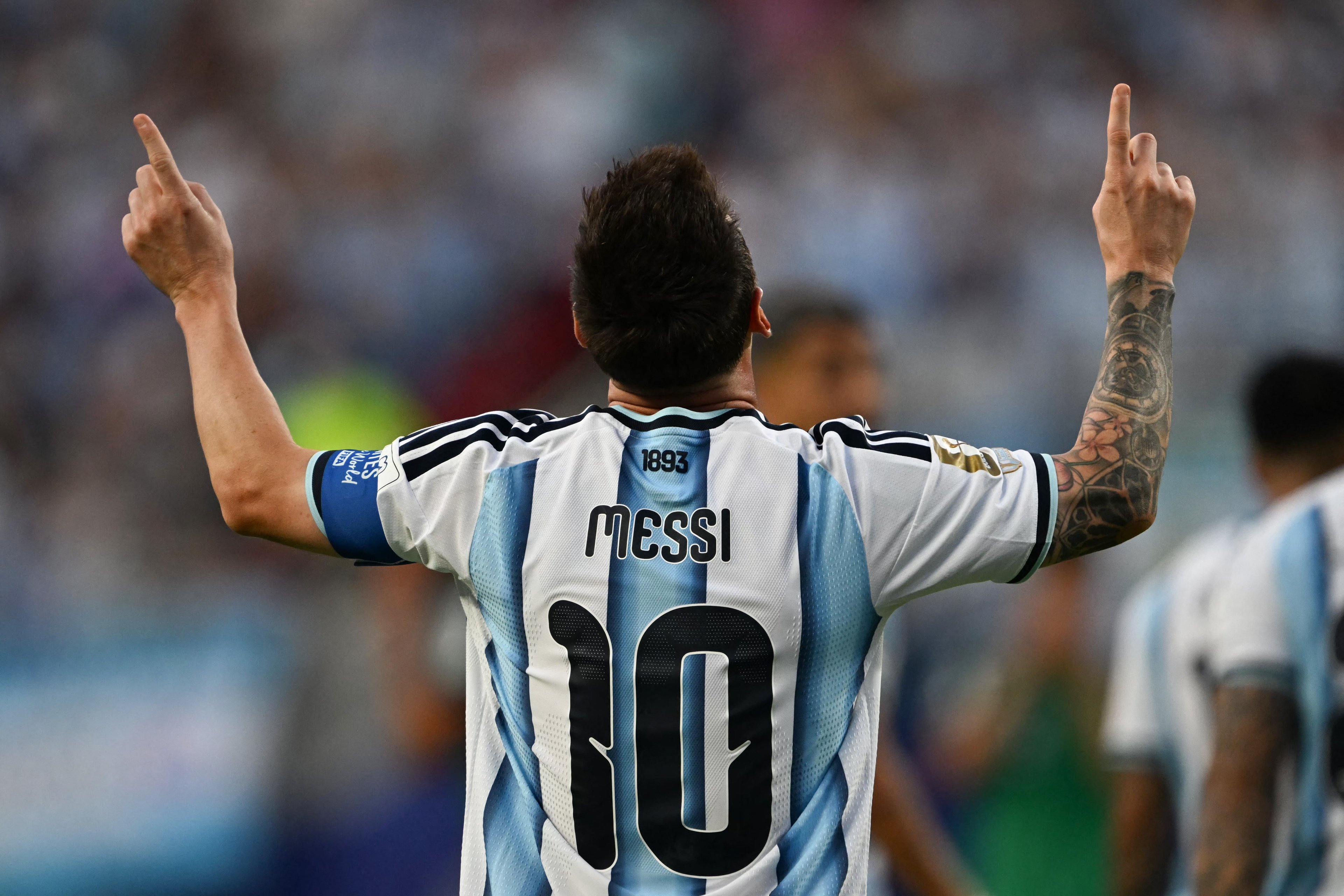 Qual foi o resultado do jogo da Argentina contra a Argélia ontem?