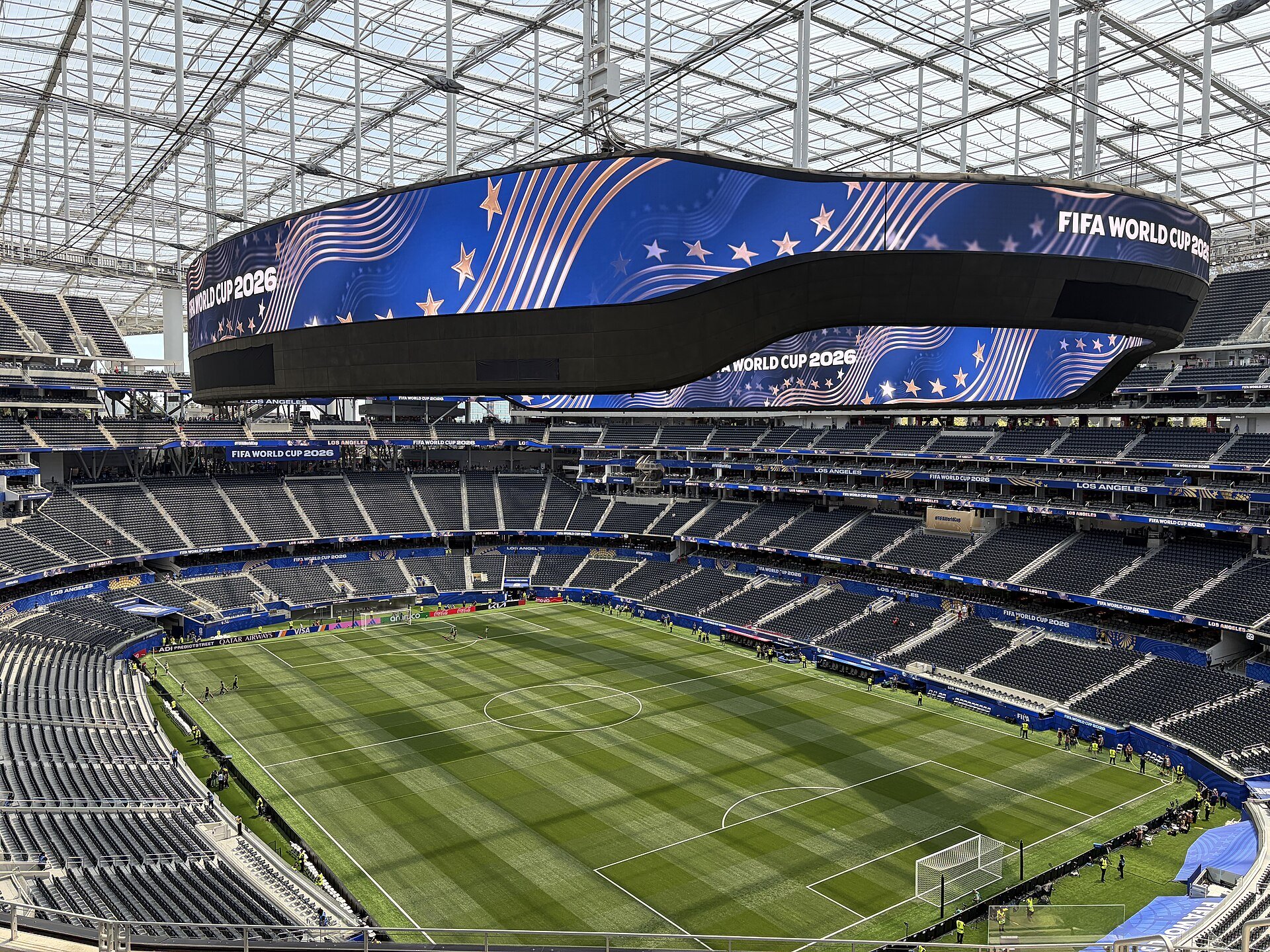 Fifa usa voluntários em setores VIP após críticas por cadeiras vazias na Copa do Mundo