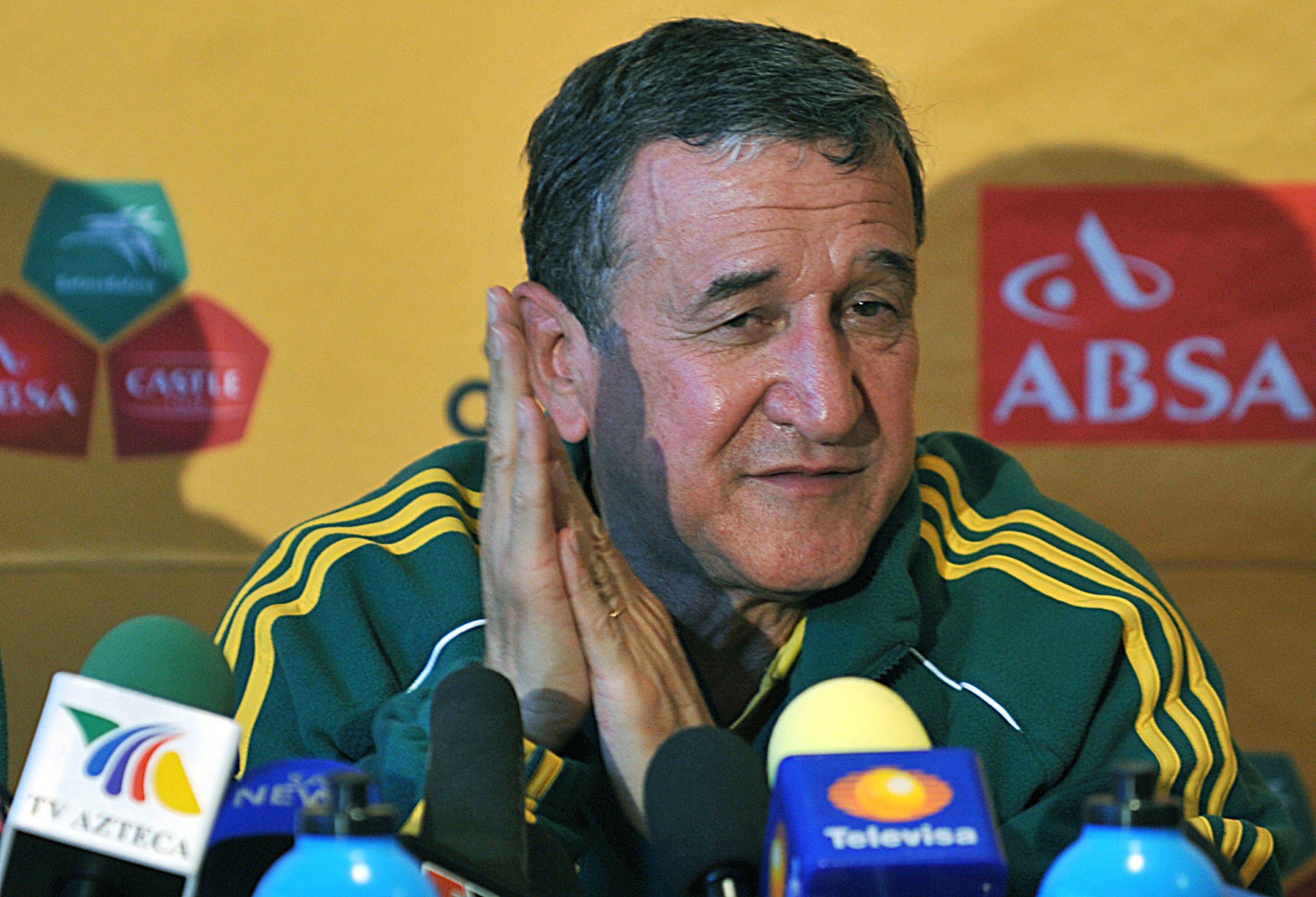 Carlos Alberto Parreira segue internado em UTI e sem previsão de alta