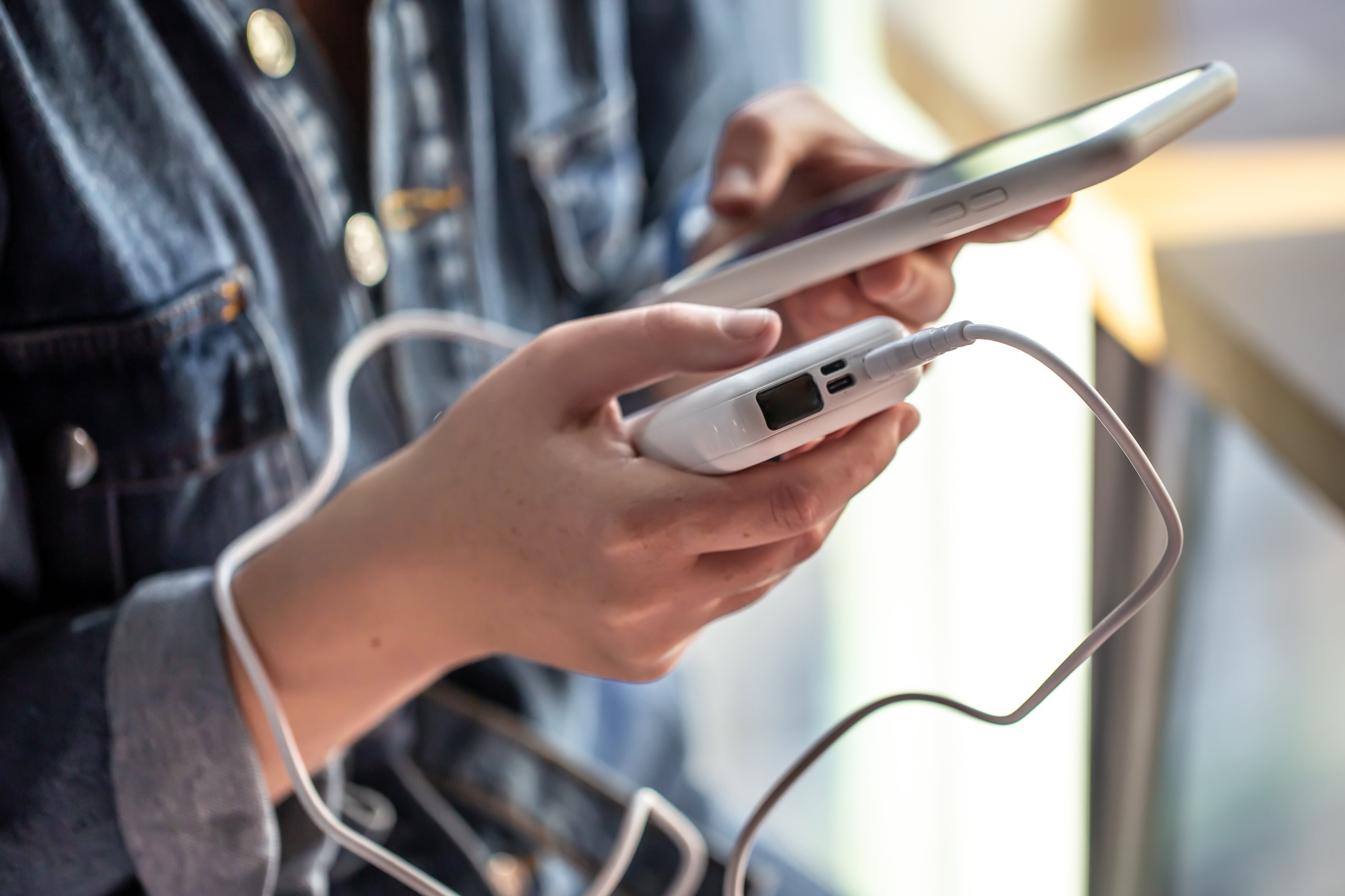 Power banks e carregamento rápido: o que olhar na ficha técnica para não cair em marketing?