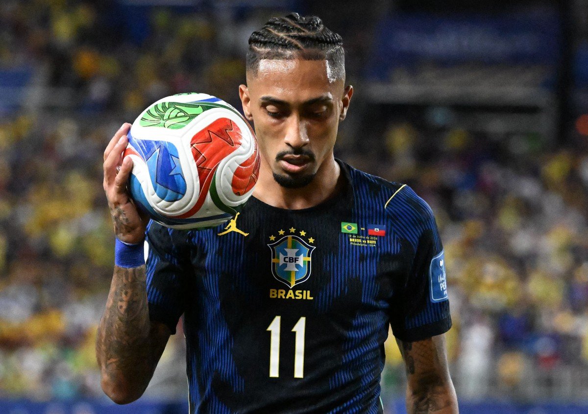 Raphinha está fora da Copa? Entenda situação do atacante da Seleção