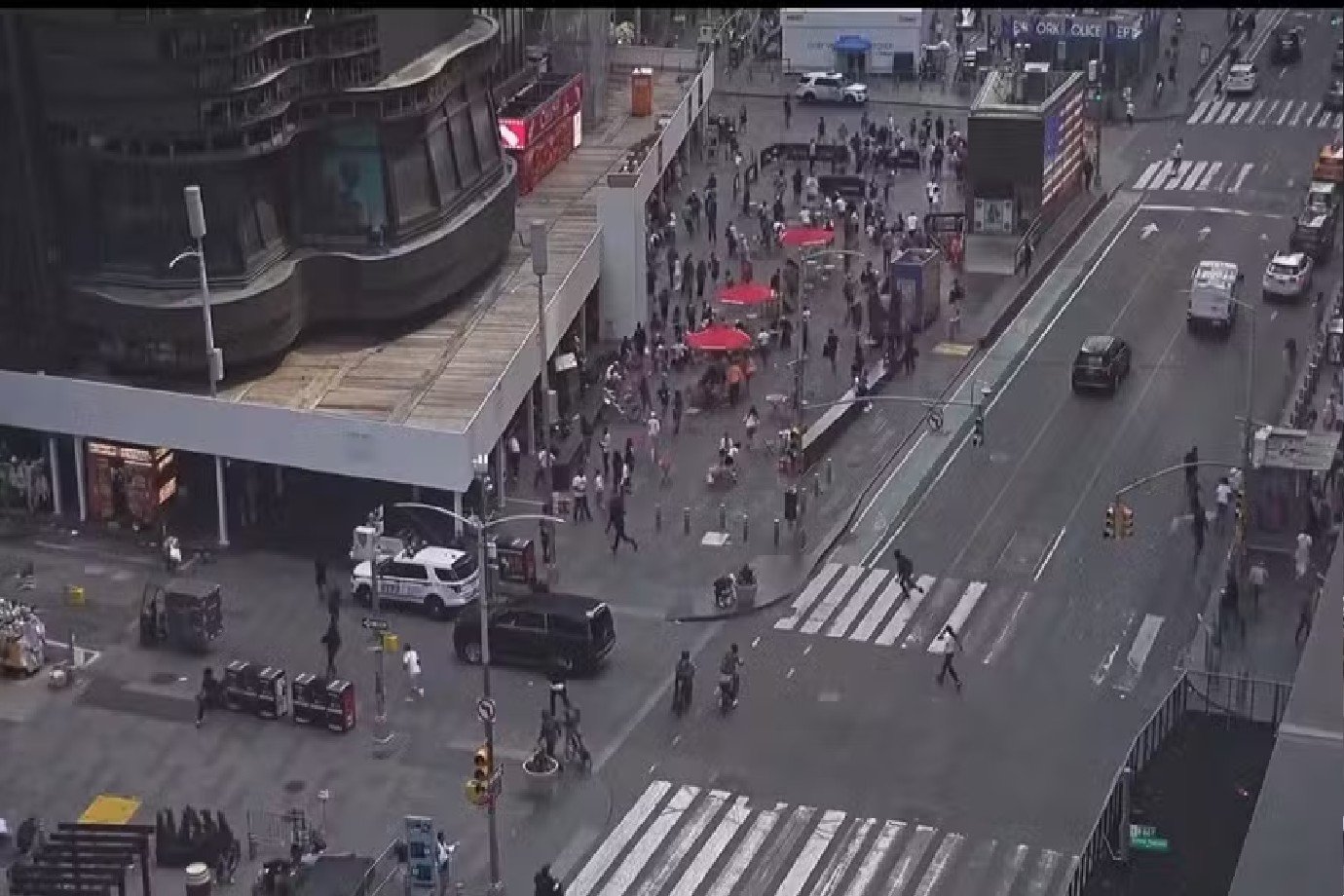 Tiros são ouvidos na Times Square, em Nova York; suspeito é preso