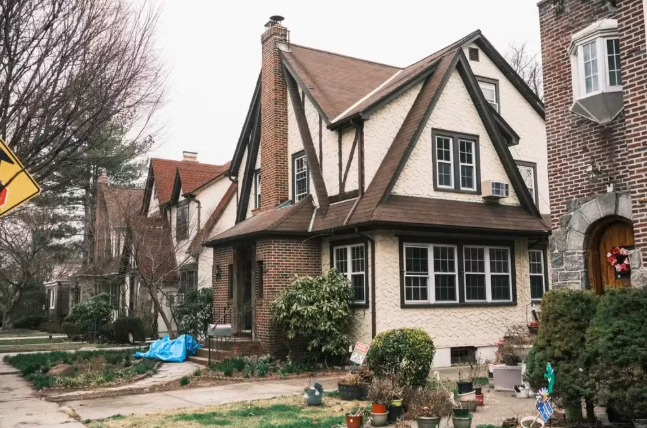 Casa onde Trump passou a infância está à venda por US$ 2 milhões