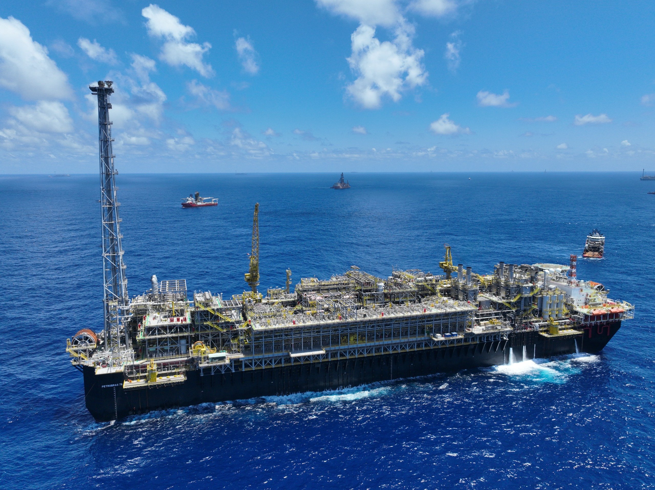 China compra menos petróleo da Petrobras e estatal encontra novos mercados no 2º tri