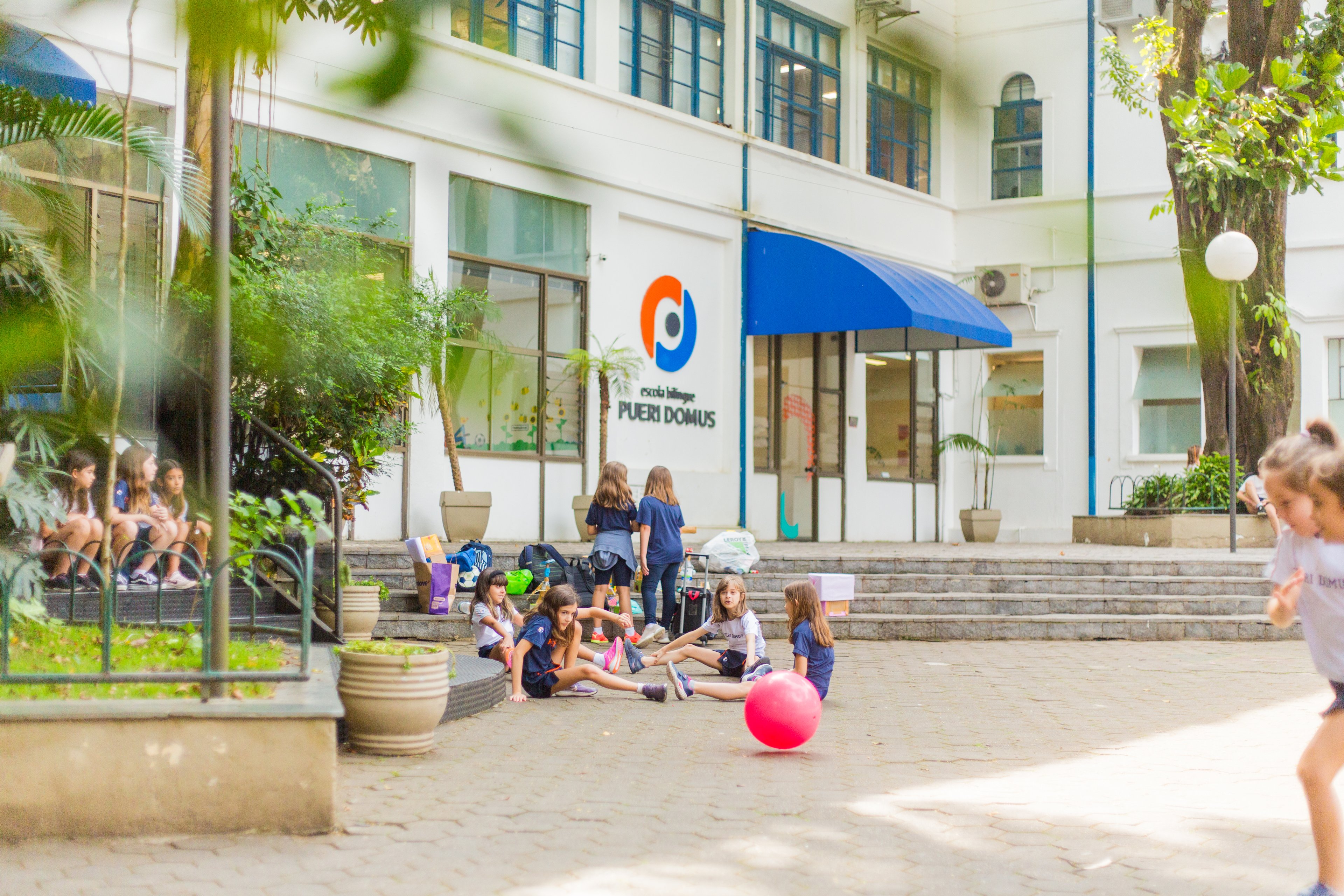 Projeto de alunos que ajudou a formar 260 adultos leva escola de SP a prêmio internacional inédito