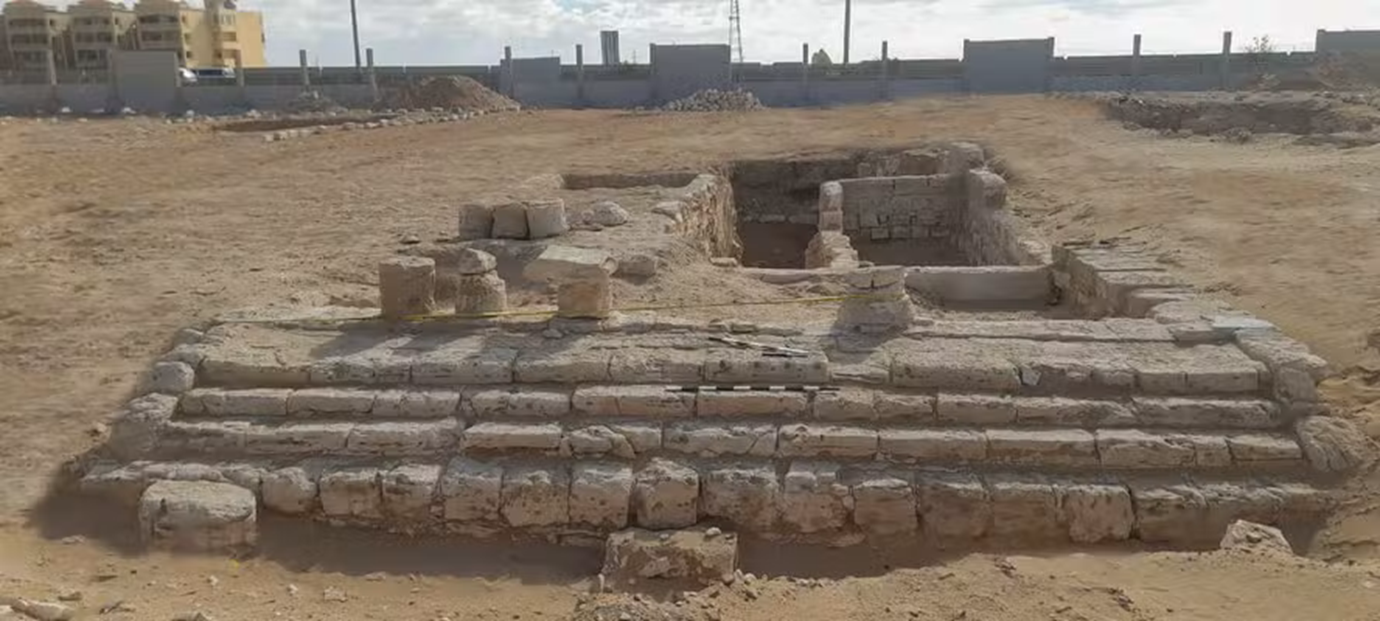Arqueólogos descobrem tumbas com línguas de ouro no Egito; veja fotos