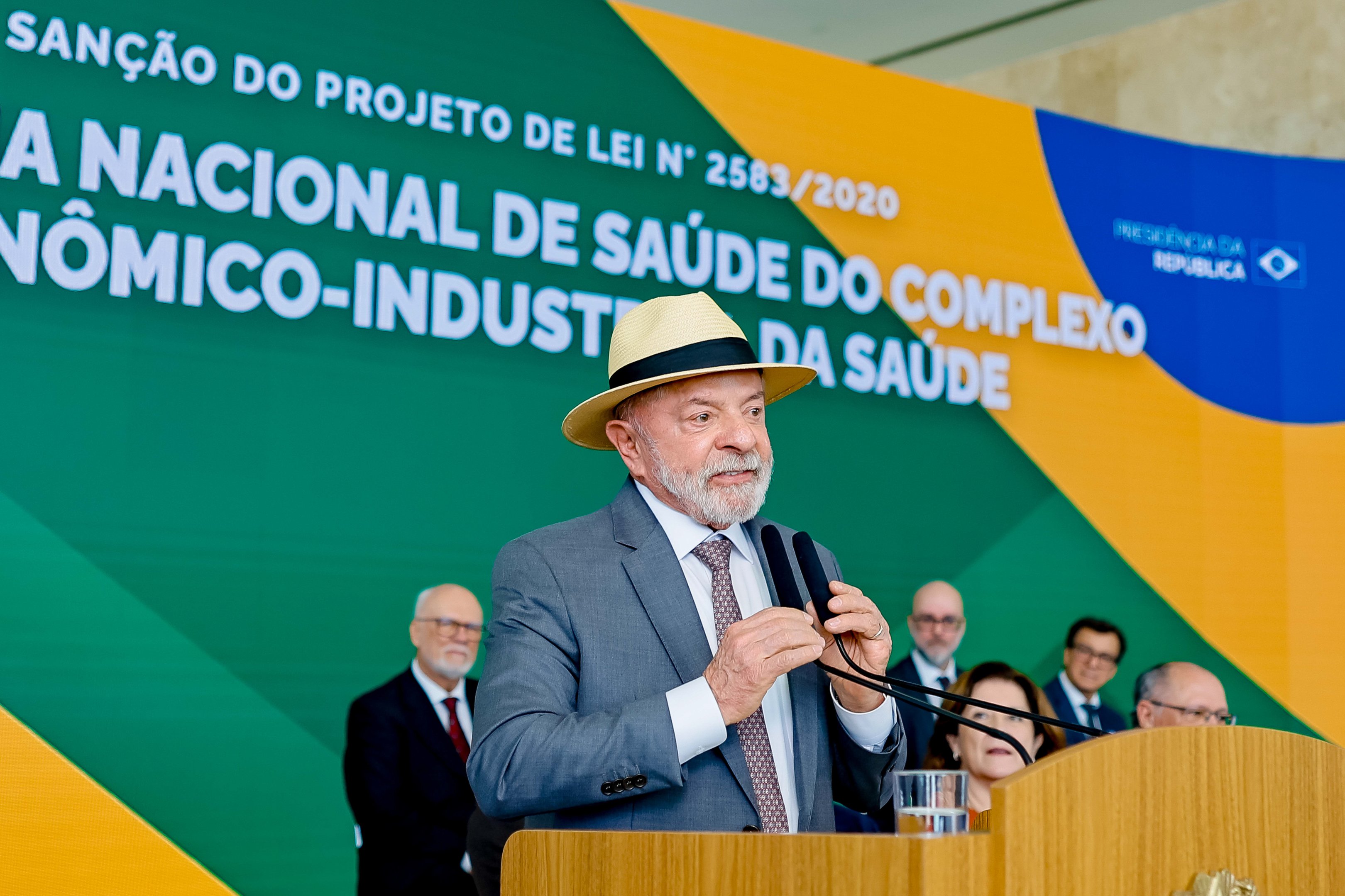 Lula desafia Marco Rubio a apoiar Flávio Bolsonaro nas eleições: 'Vamos derrotar todos'