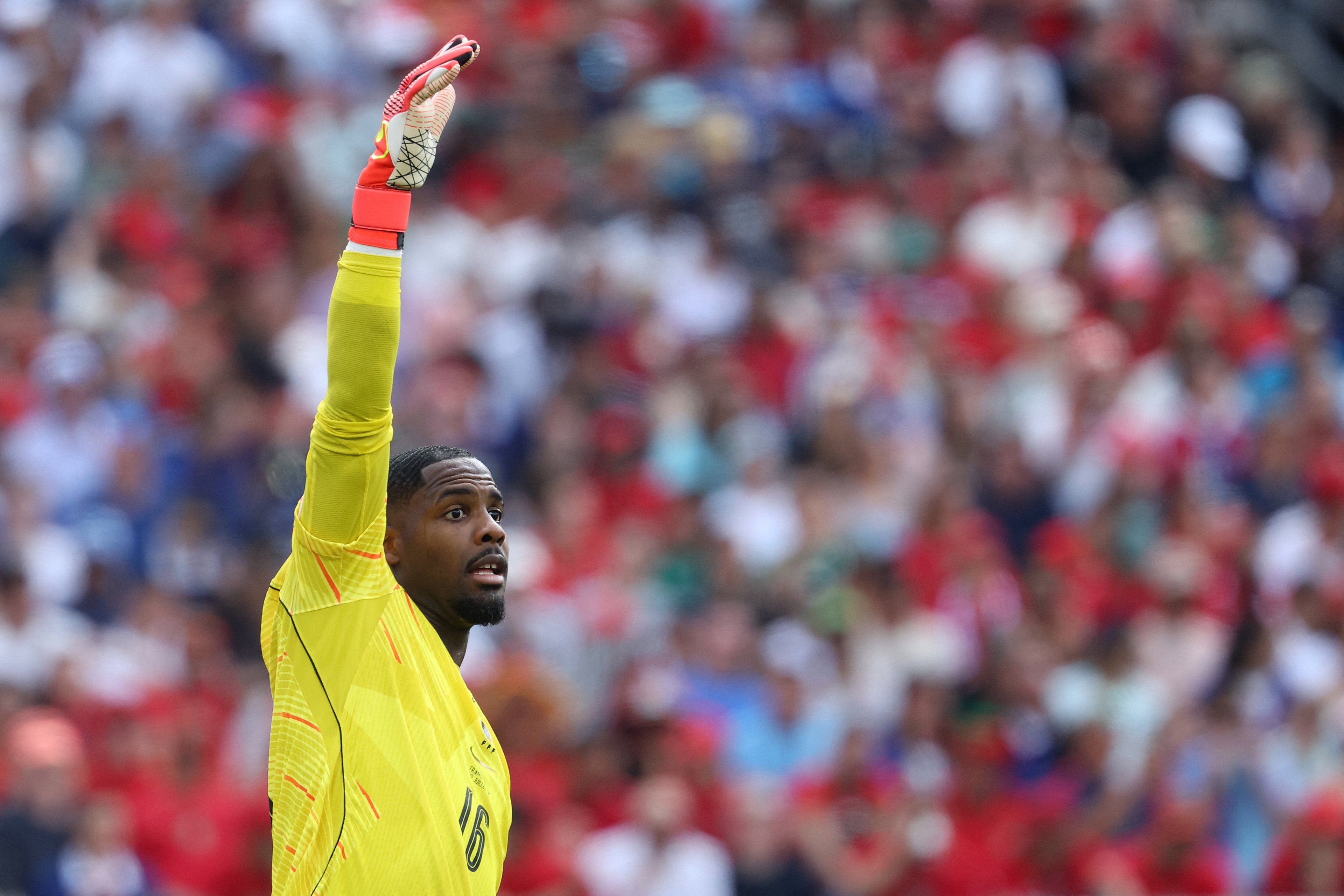 'Quase' na final da Copa, goleiro da França nasceu a menos de 200 km do Brasil